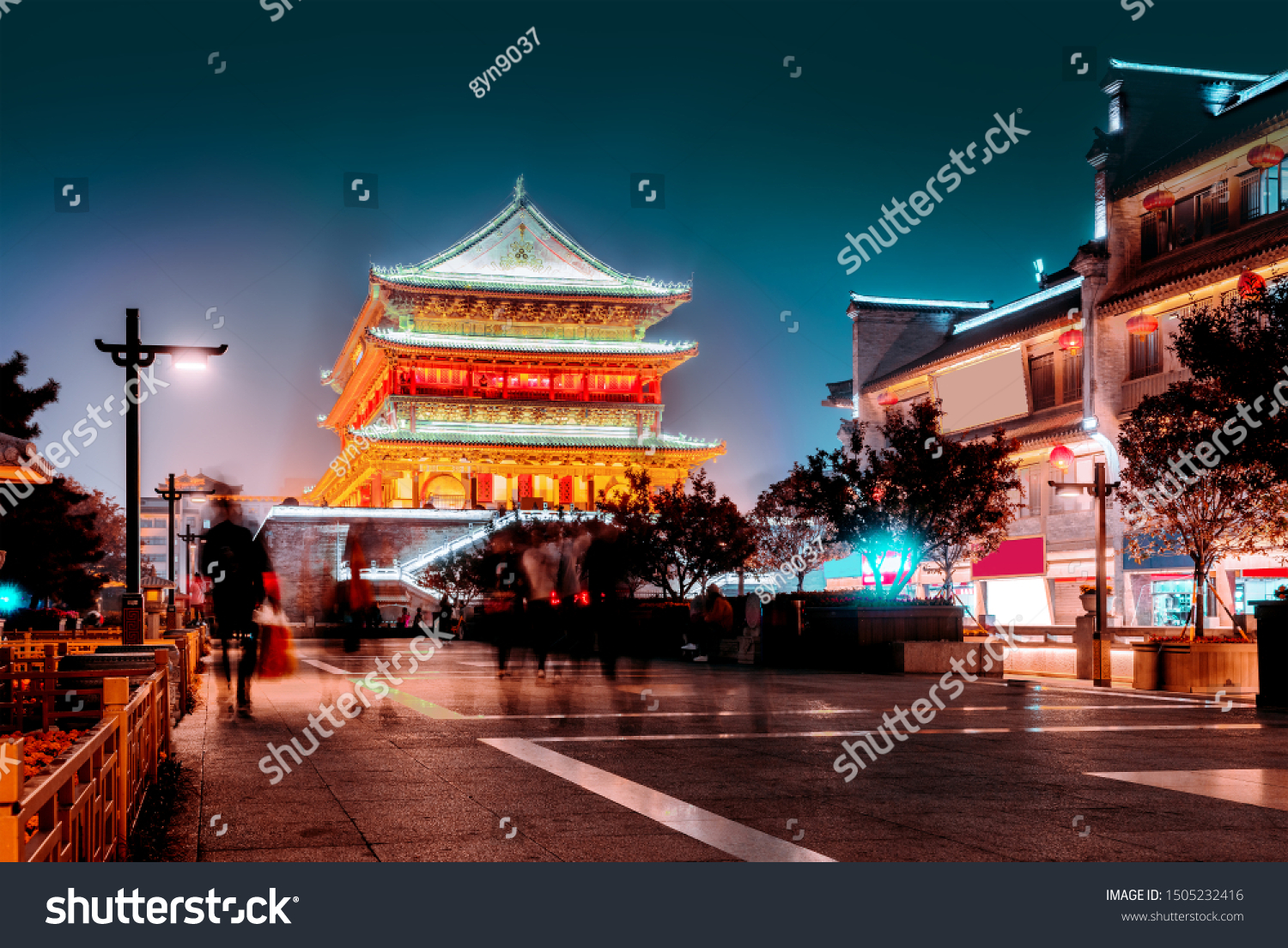 Xi'an Drum Tower is a famous ancient architectural landmark.Translation:"Civil and military officials gather"