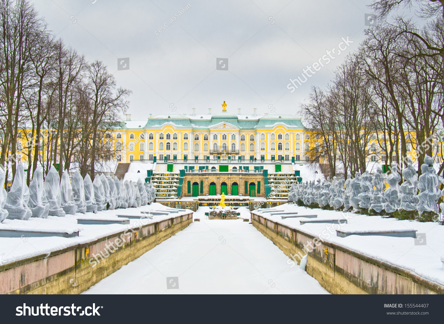 Grand cascade in Pertergof  Saint-Petersburg  Russia