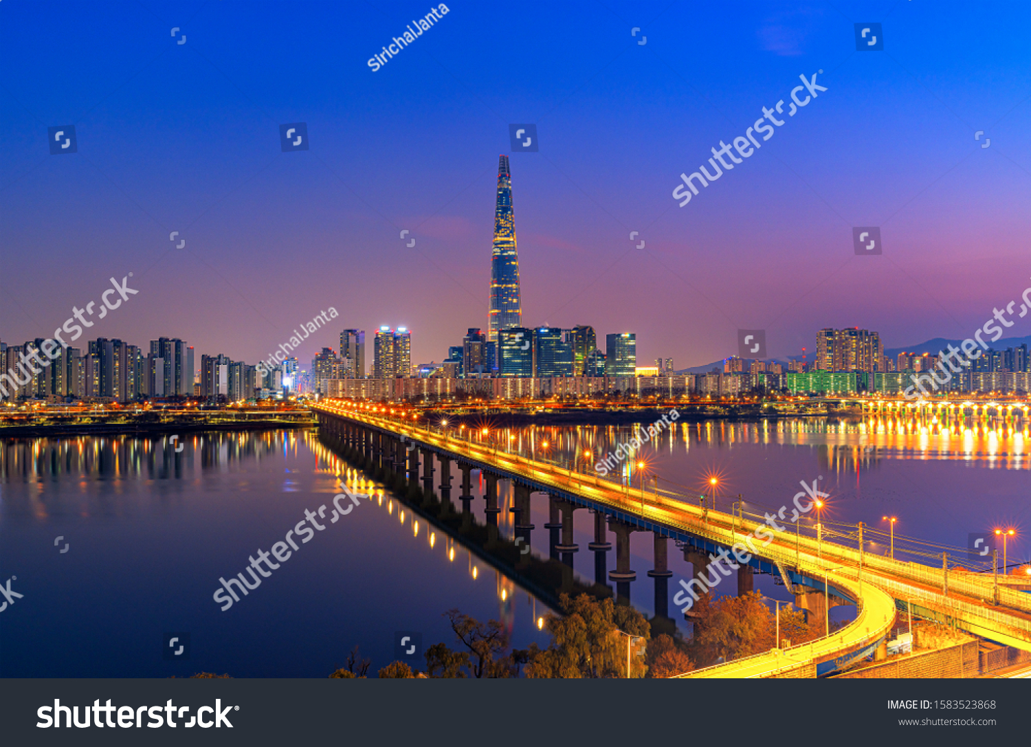 Twilight sunset at Han river  Seoul city skyline South Korea