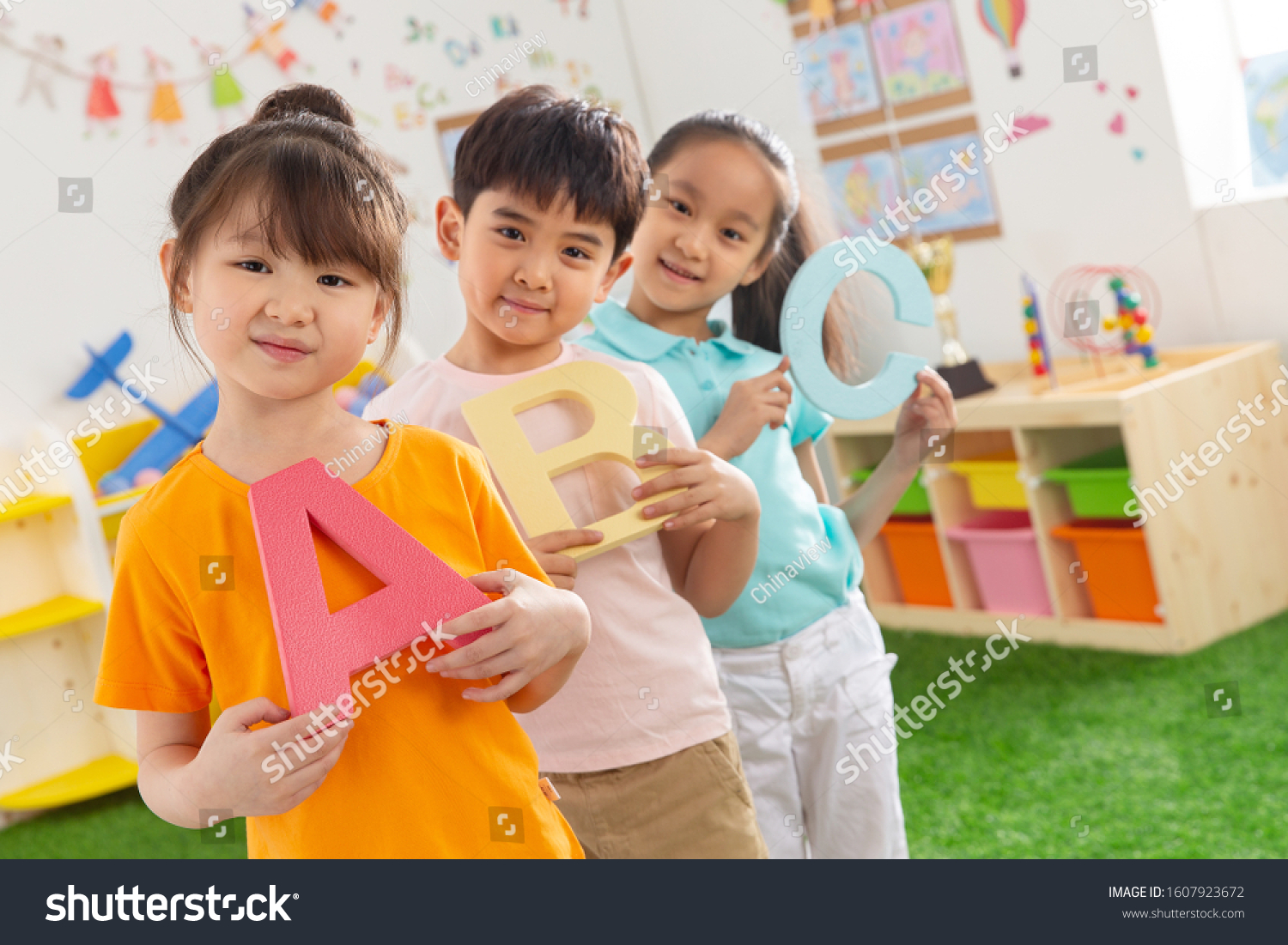 Kindergarten children in learning English