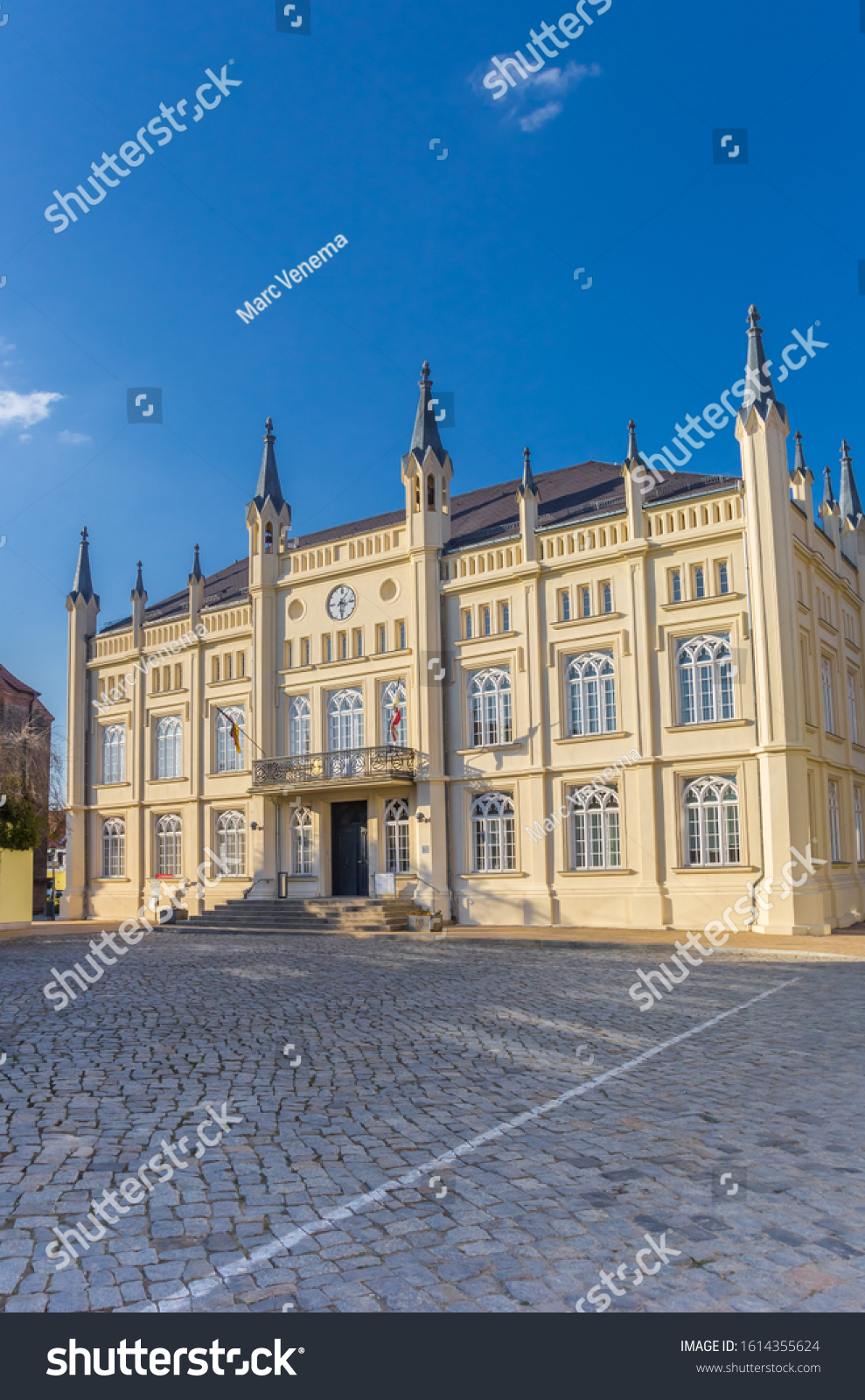 historictownhallinthecenterofbutzowgermany