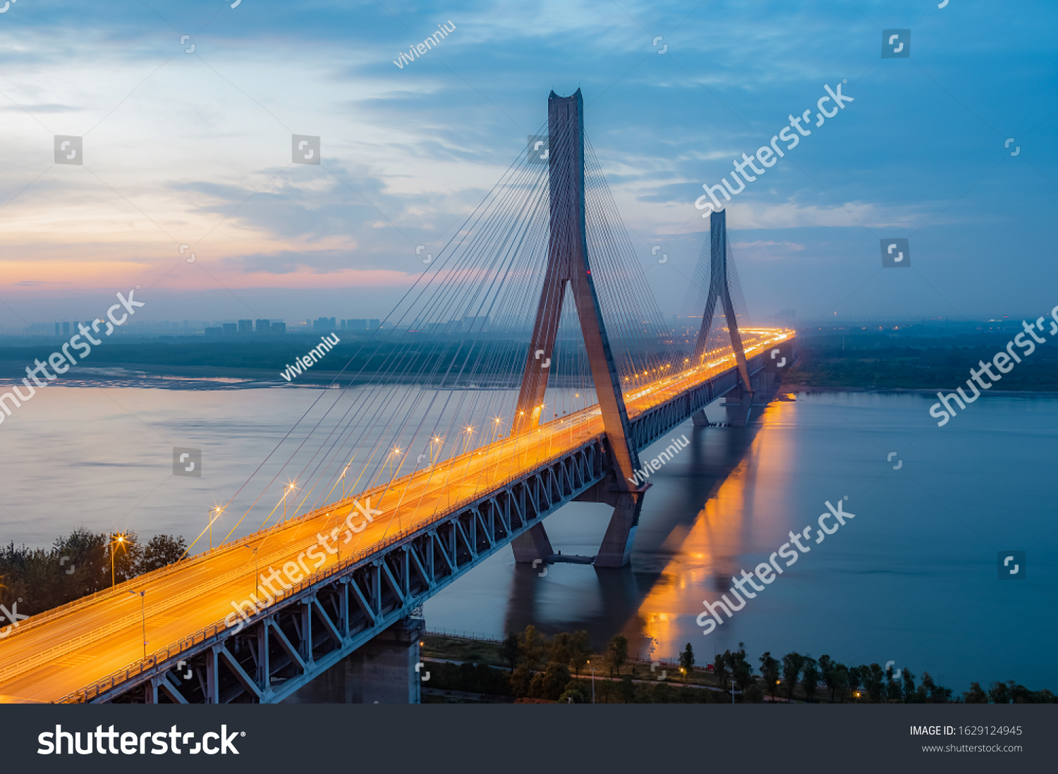 Scenery of Wuhan Yangtze River Bridge