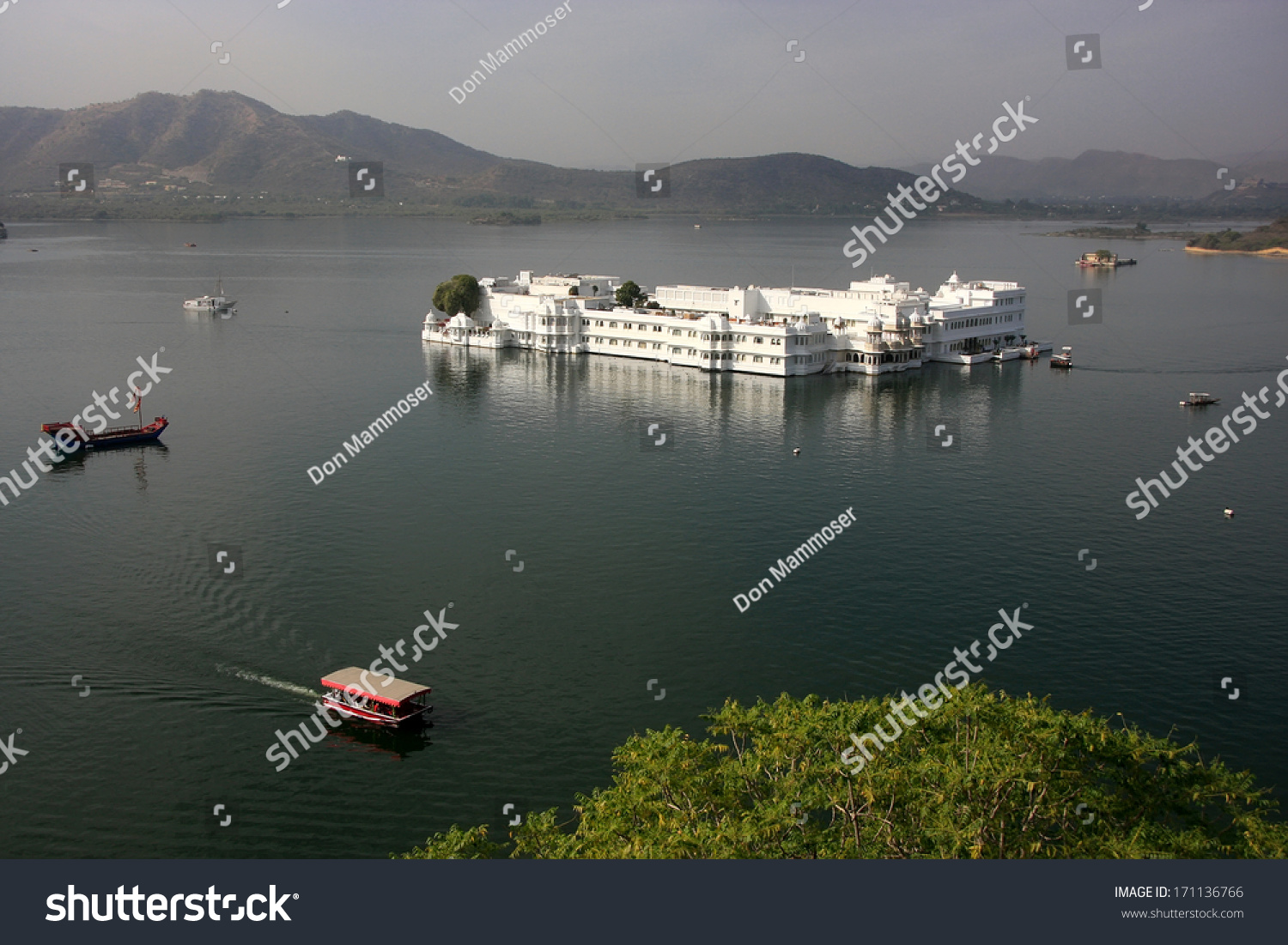 Lake Palace  Jagniwas island  Udaipur  Rajasthan  India