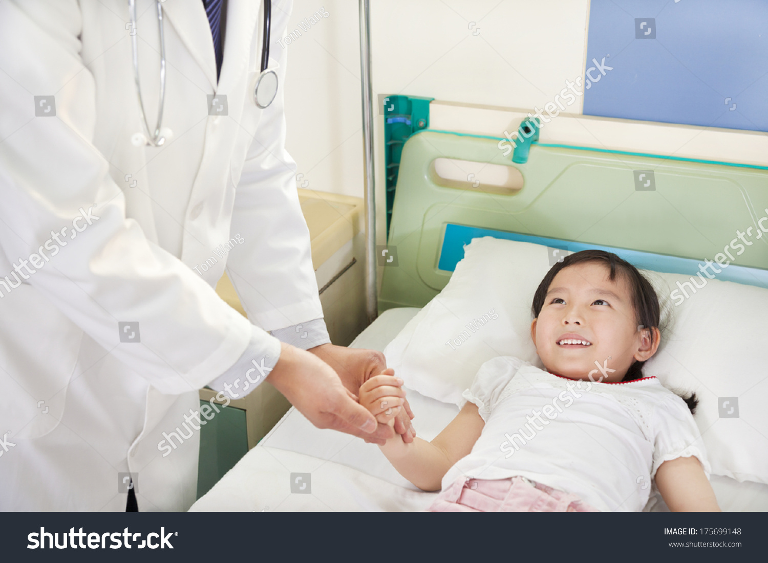 Doctor Visiting Child Patient On Ward