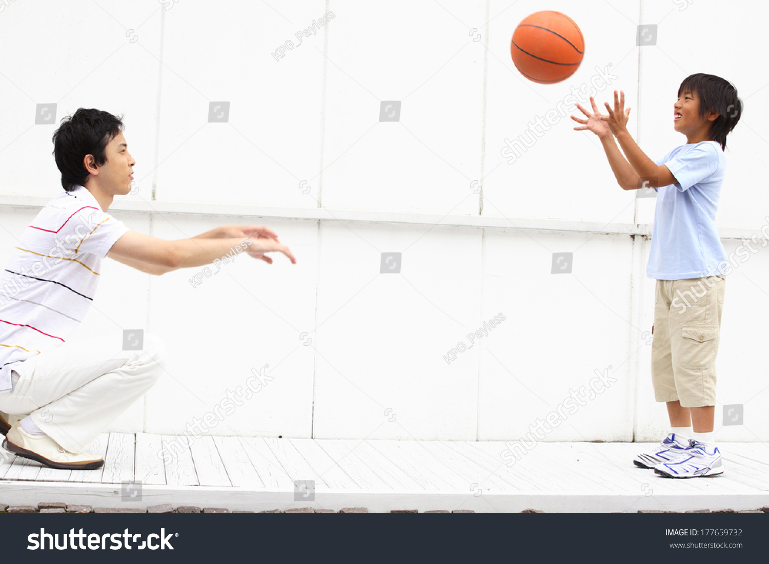 Japanese Father and son who play the basketball