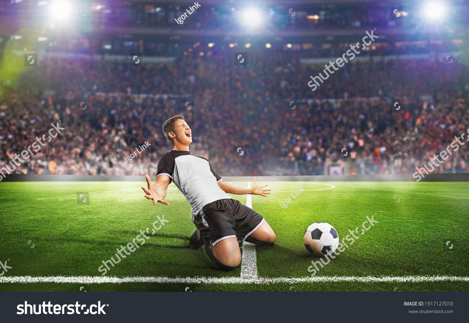 Ball on the green field in soccer stadium. Professional Soccer Payer_站酷
