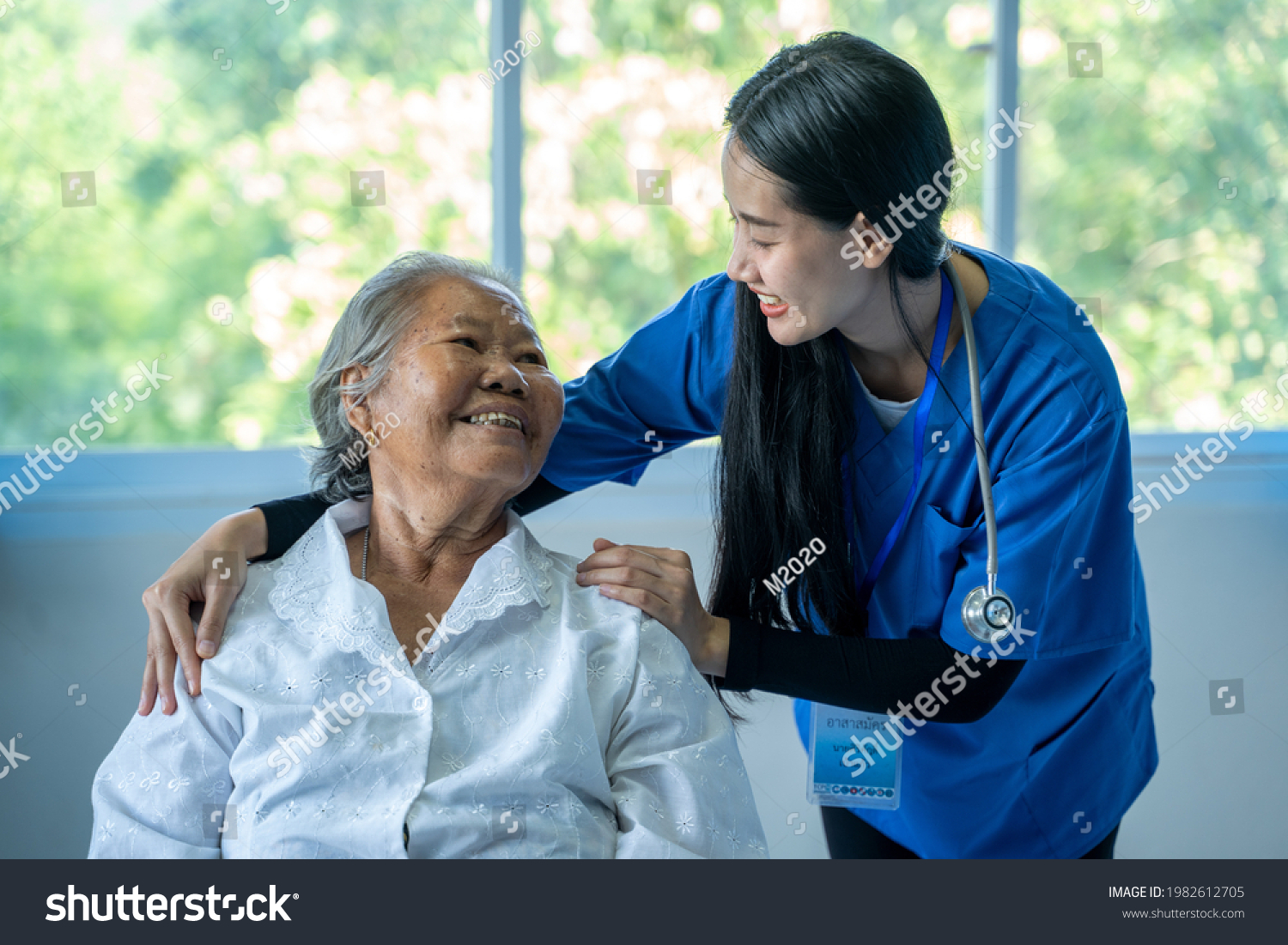 Doctor taking cake of elderly woman in hospital Asian female doctor take care and discussing with elderly patient in hospital Health care and empathy concept.