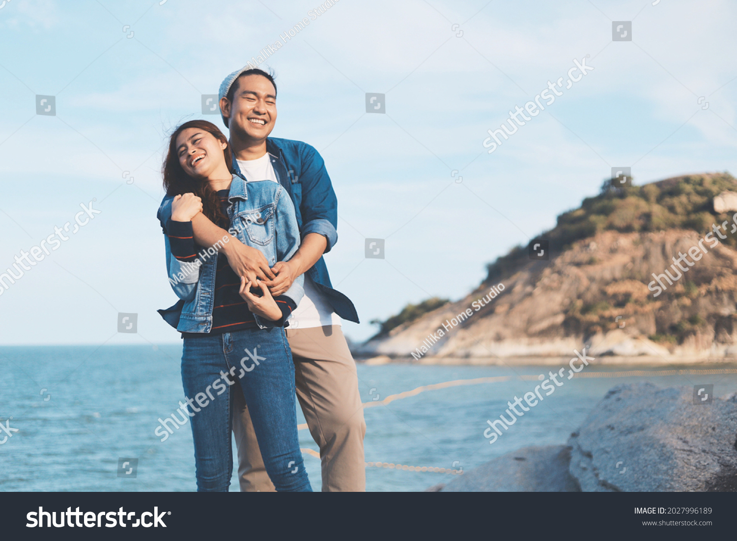 Traveler Happy couple lover on the mountain.