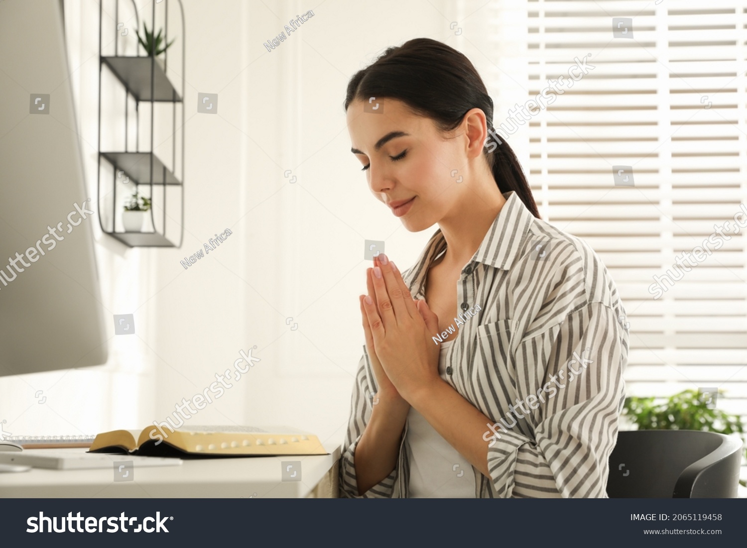 Pray Computer Beautiful young woman praying over Bible at desk_站酷海洛_正版图片_视频_字体_音乐素材交易 ...