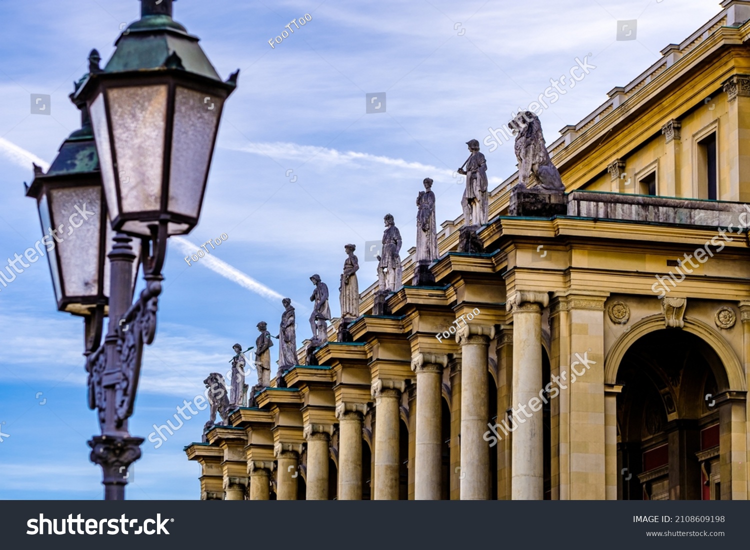 historicbuildingsatthehofgartenarealinmunichgermany