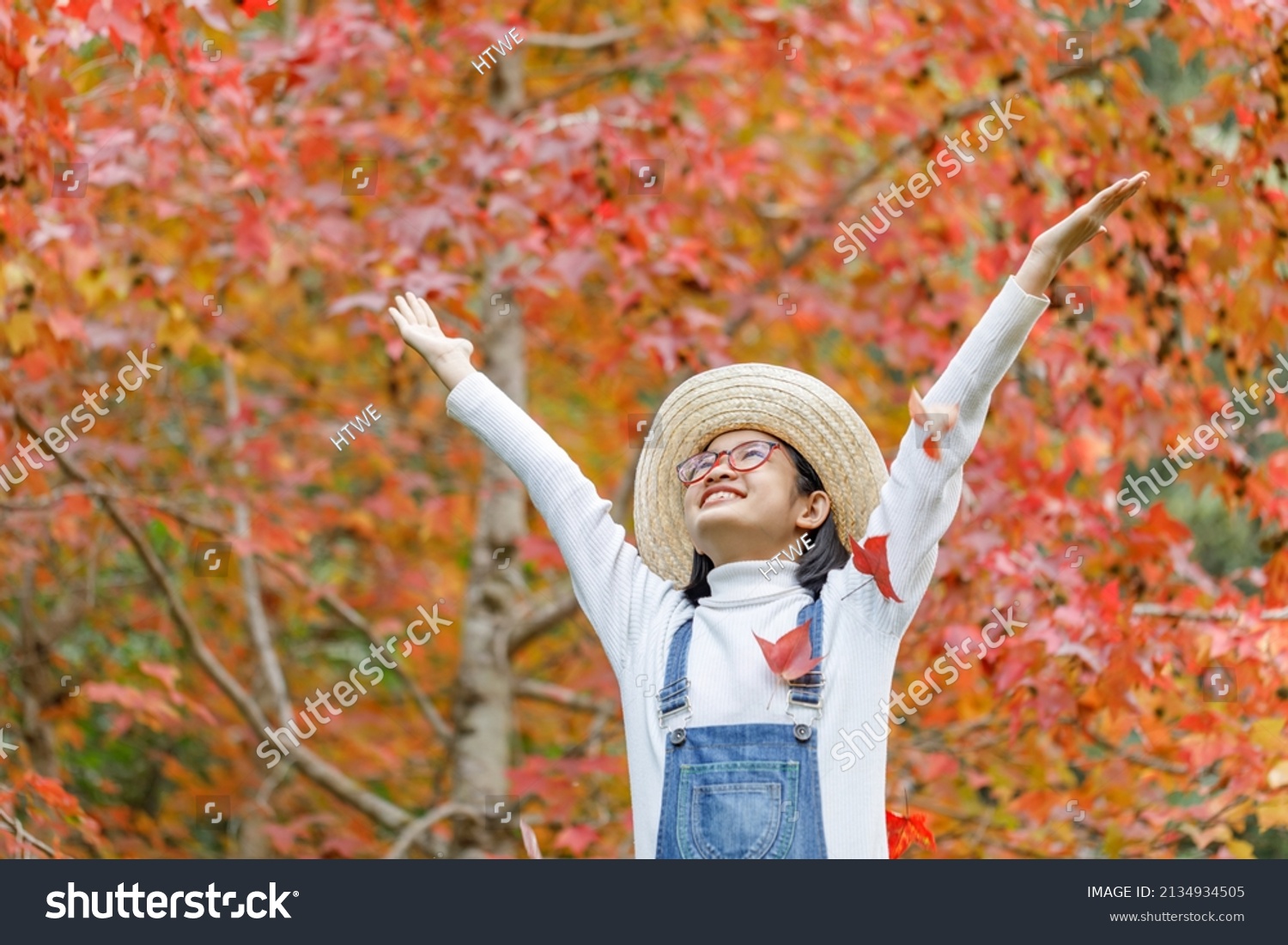 Portrait happy beautiful cute asian teenage girl with glasses in autumn park
