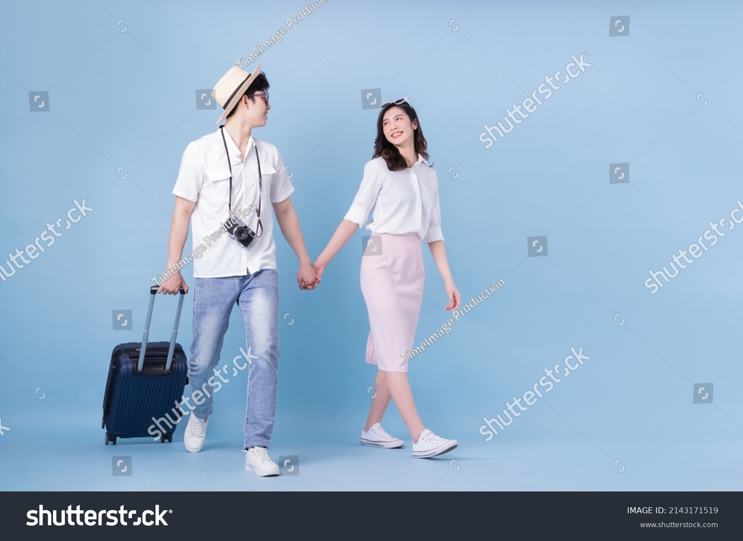 Full length image of young Asian couple travel  summer vacation