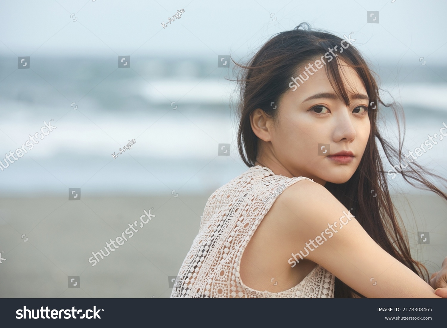 Portrait of a young Asian woman photographed on the beach_站酷海洛_正版图片_视频 ...