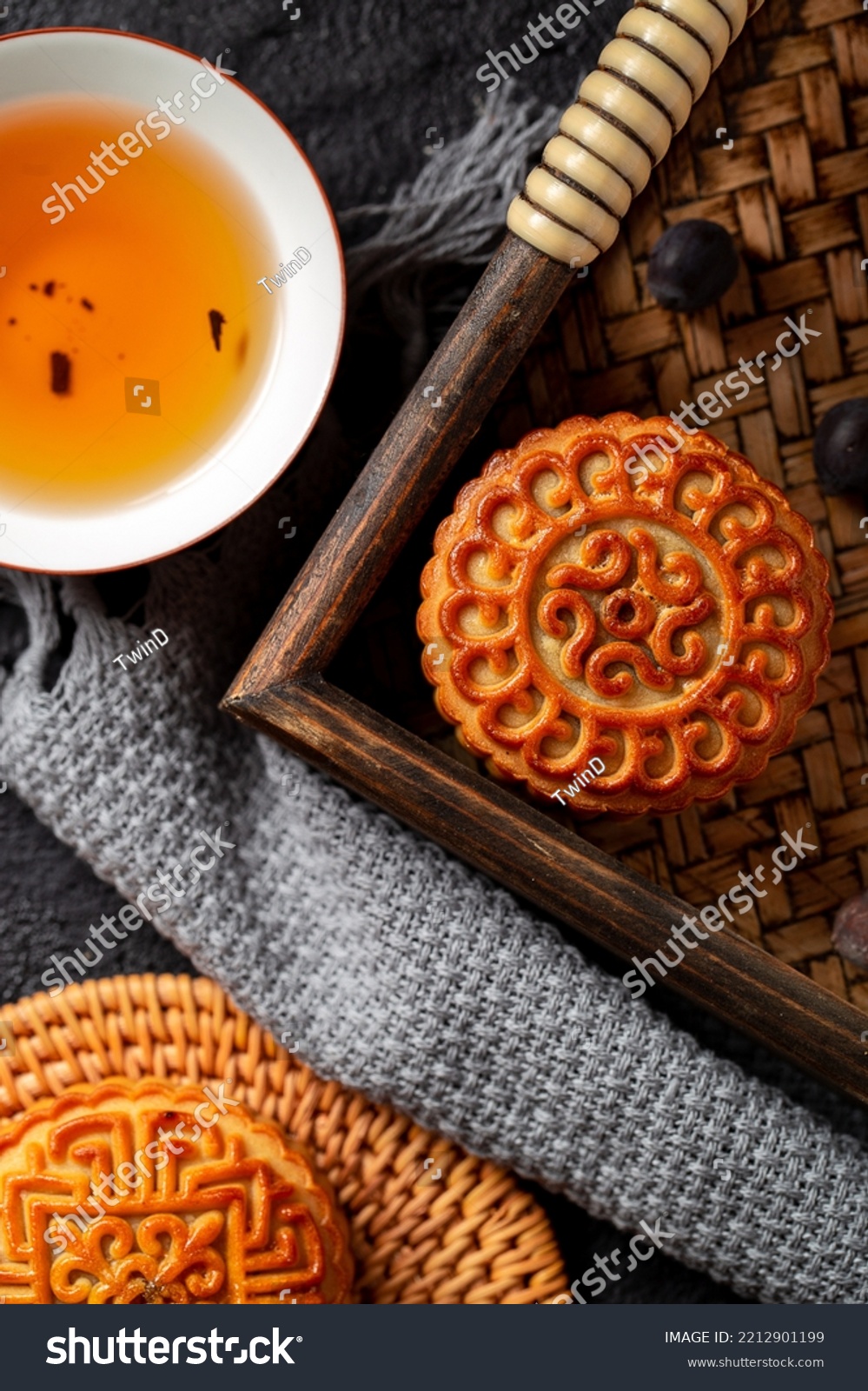 A cup of warm tea and moon cakes create a great atmosphere
