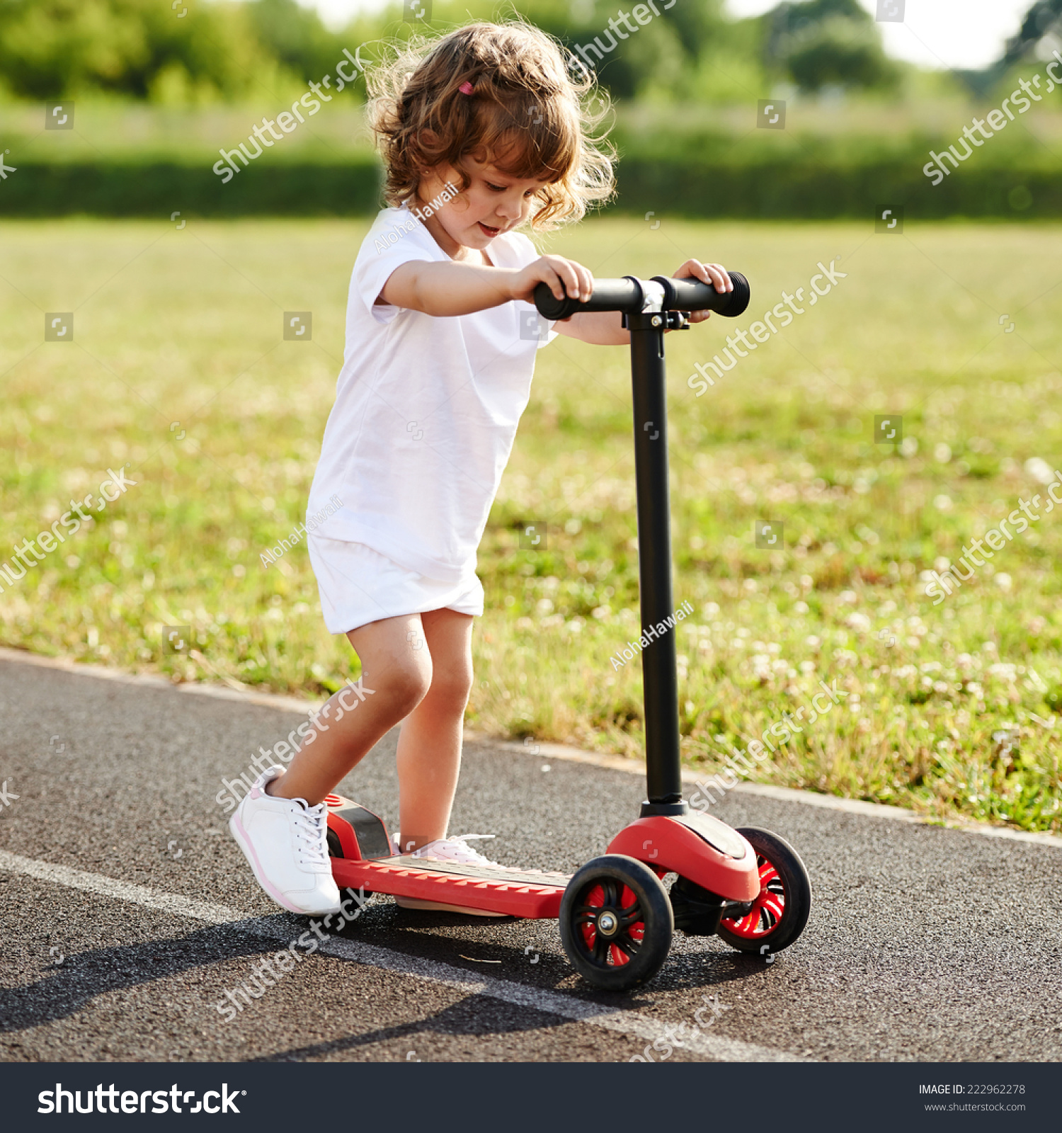 little beautiful girl riding scooter at stadium_站酷海洛_正版图片_视频_字体_音乐素材交易