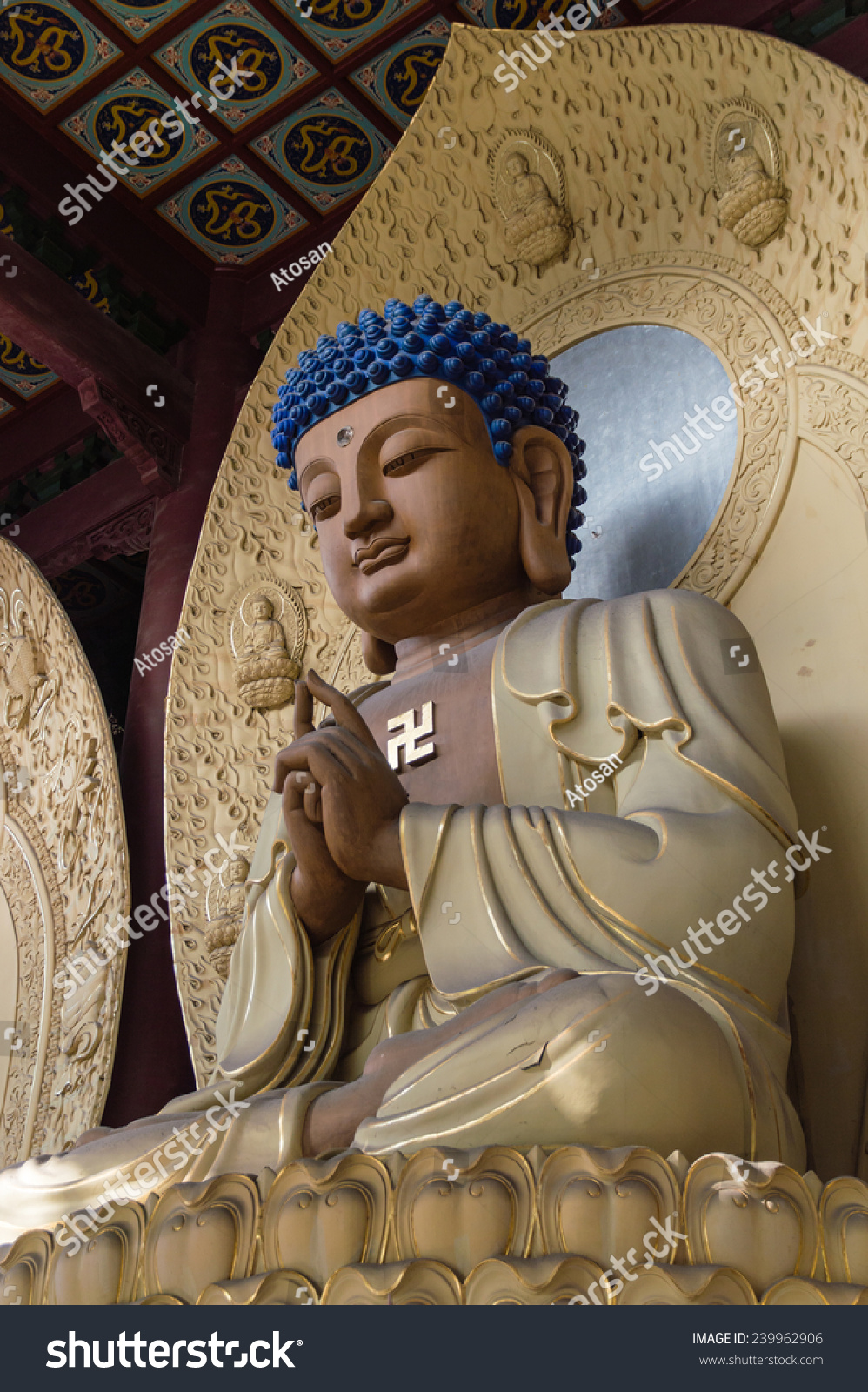 Statue in Lingyin Temple  Hangzhou  Shandong Province  China