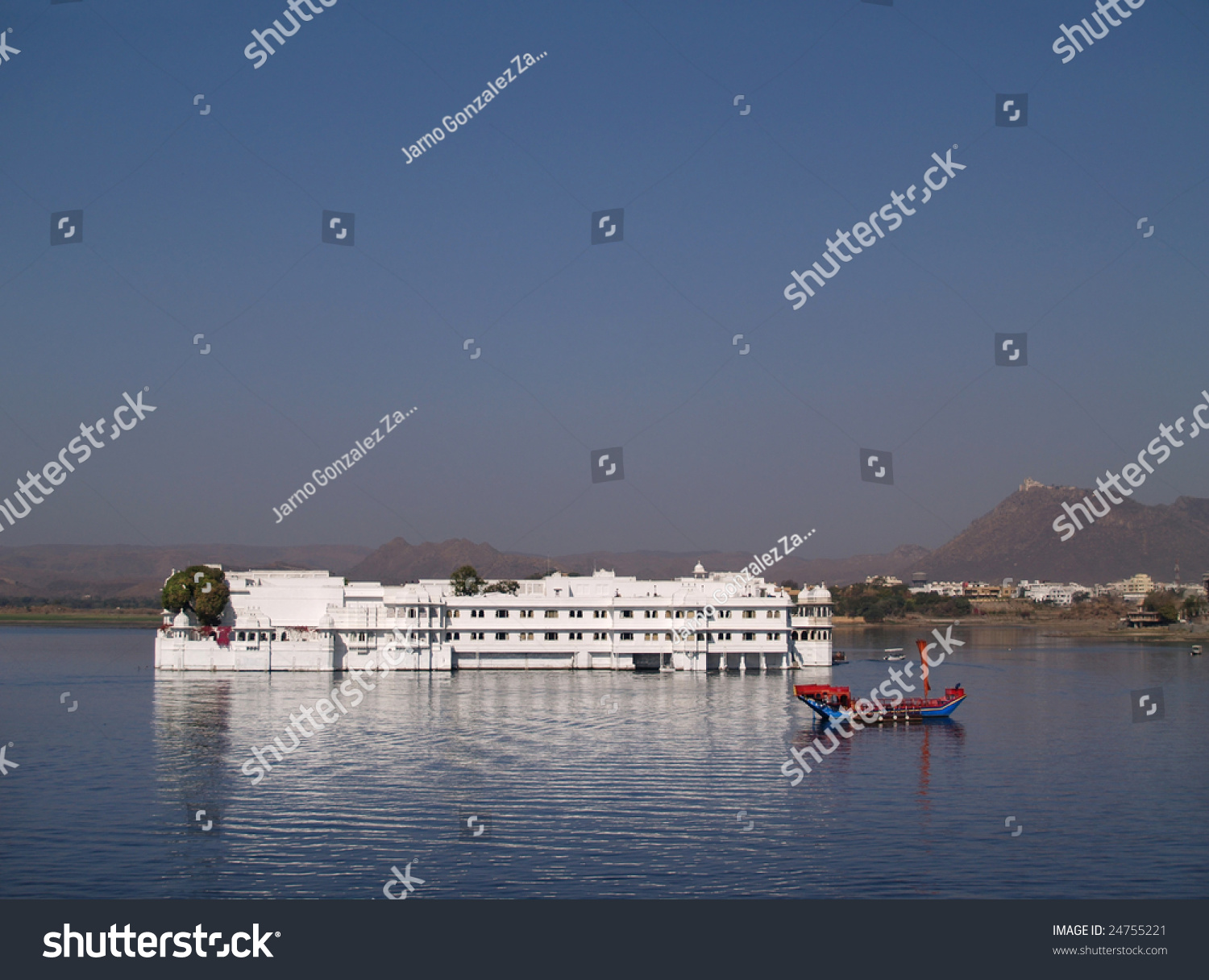 Udaipur lake palace