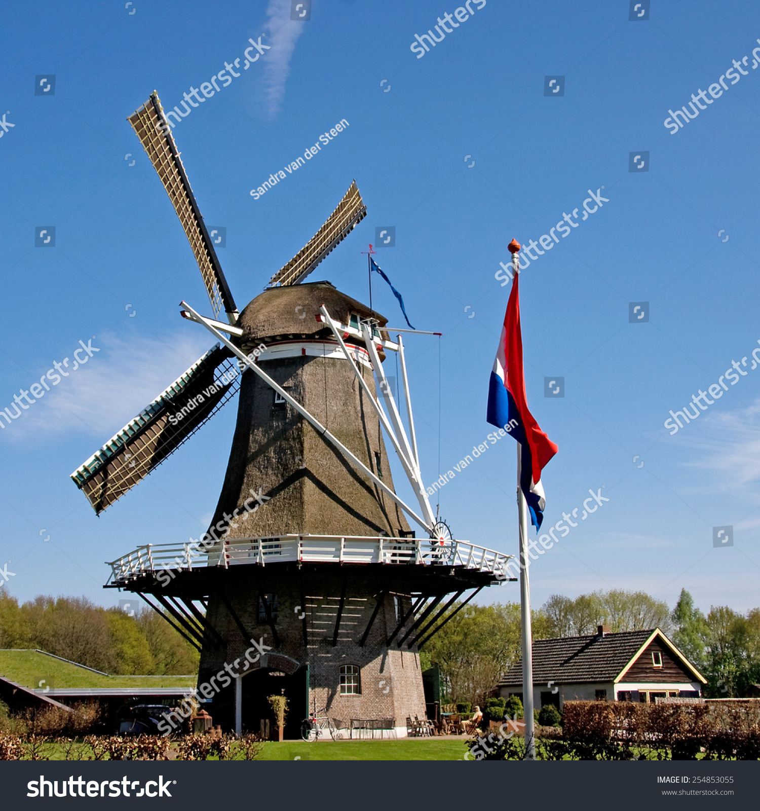 dutchwindmillinthecityappelagainstbluesky