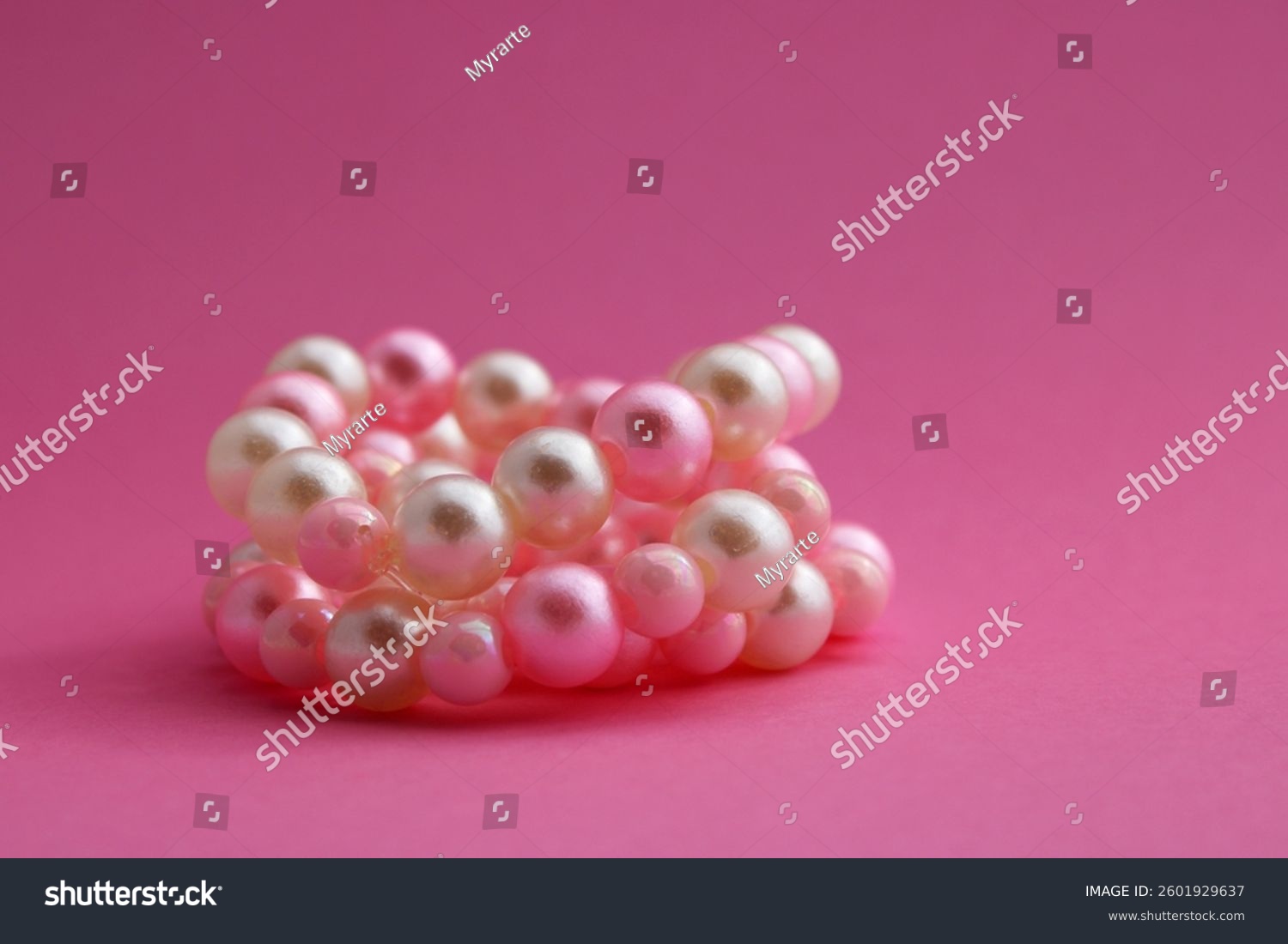 Beautiful pink and white pearl necklace