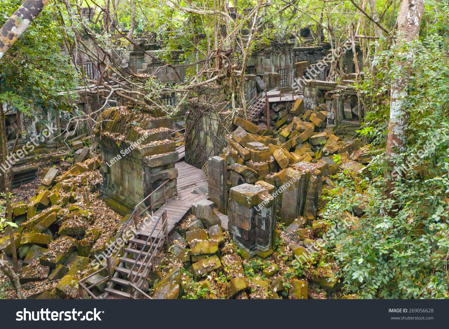 Beng Mealea Temple ruines in the middle of jungle forest