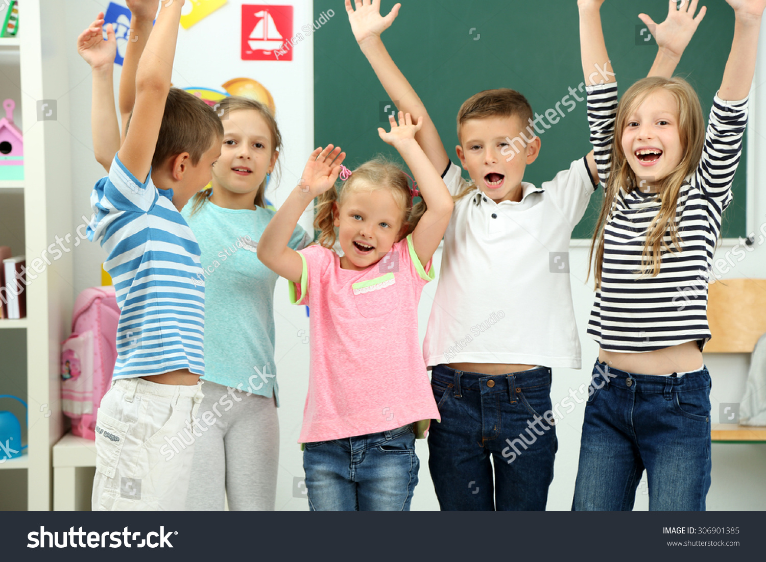 Portrait of happy classmates looking at camera in classroom_站酷海洛_正版图片 ...