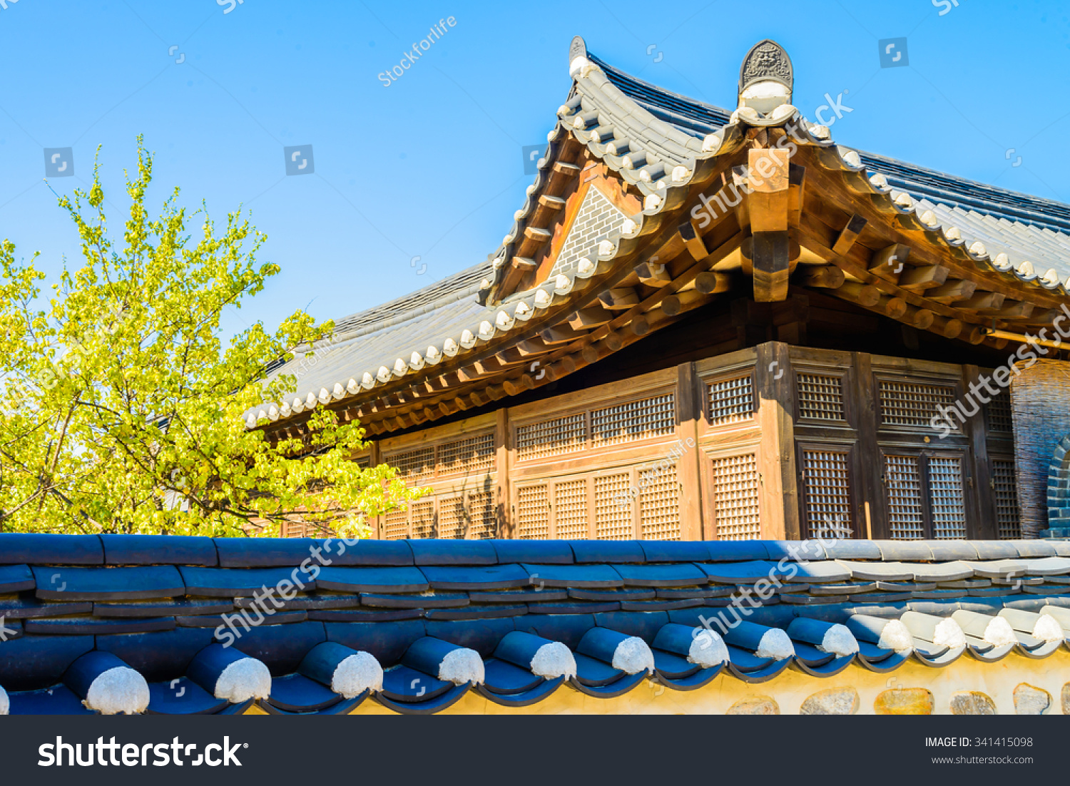 Beautiful Architecture in Namsangol Hanok Village at Seoul Korea