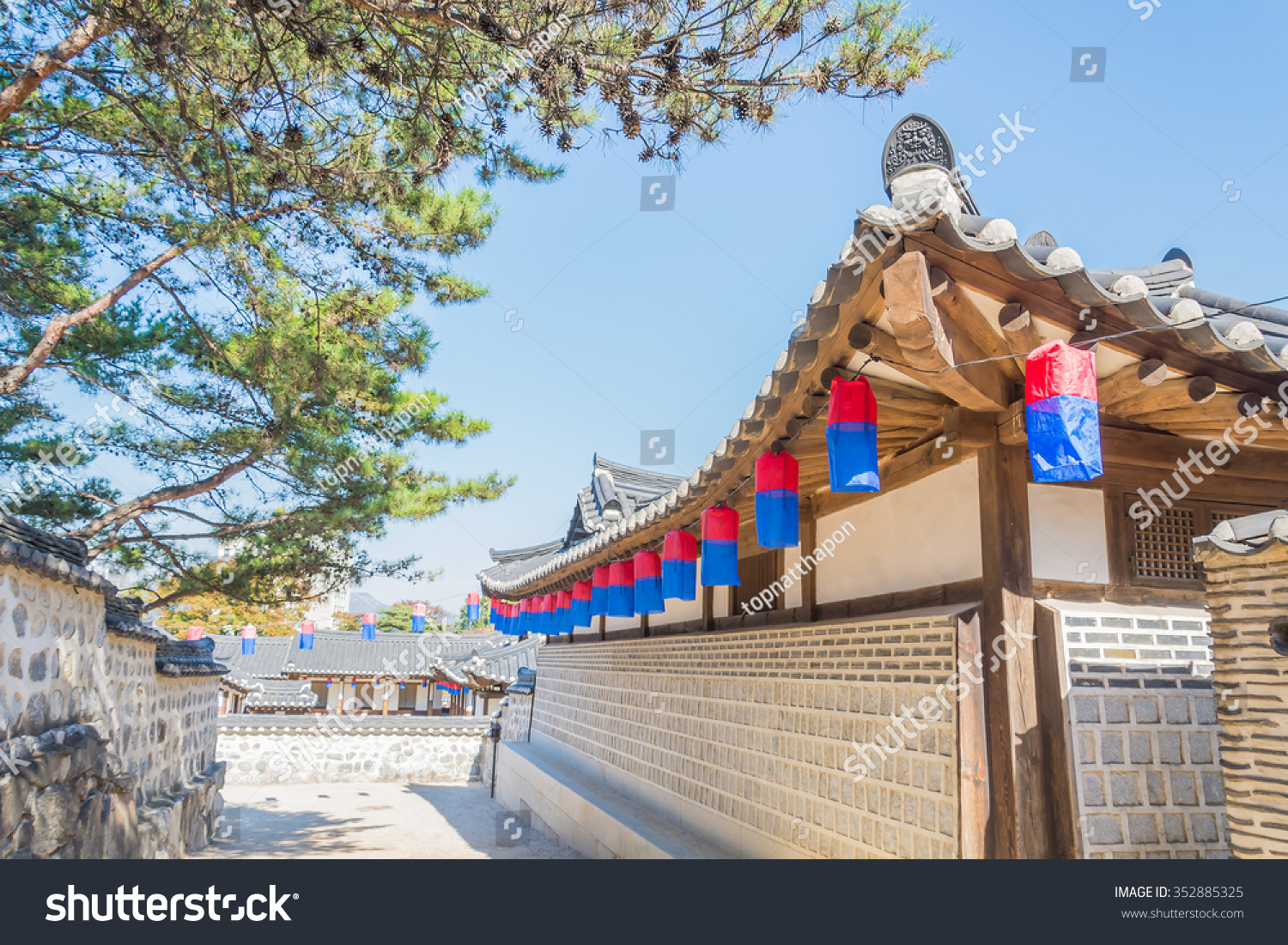 Beautiful Architecture in Namsangol Hanok Village at Seoul Korea
