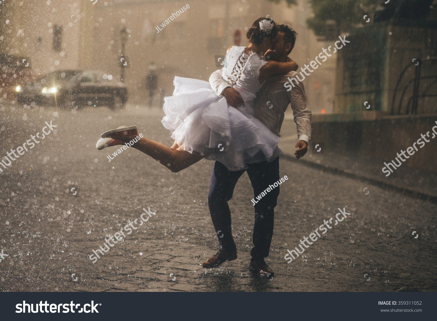 wedding couple dancing in the rain