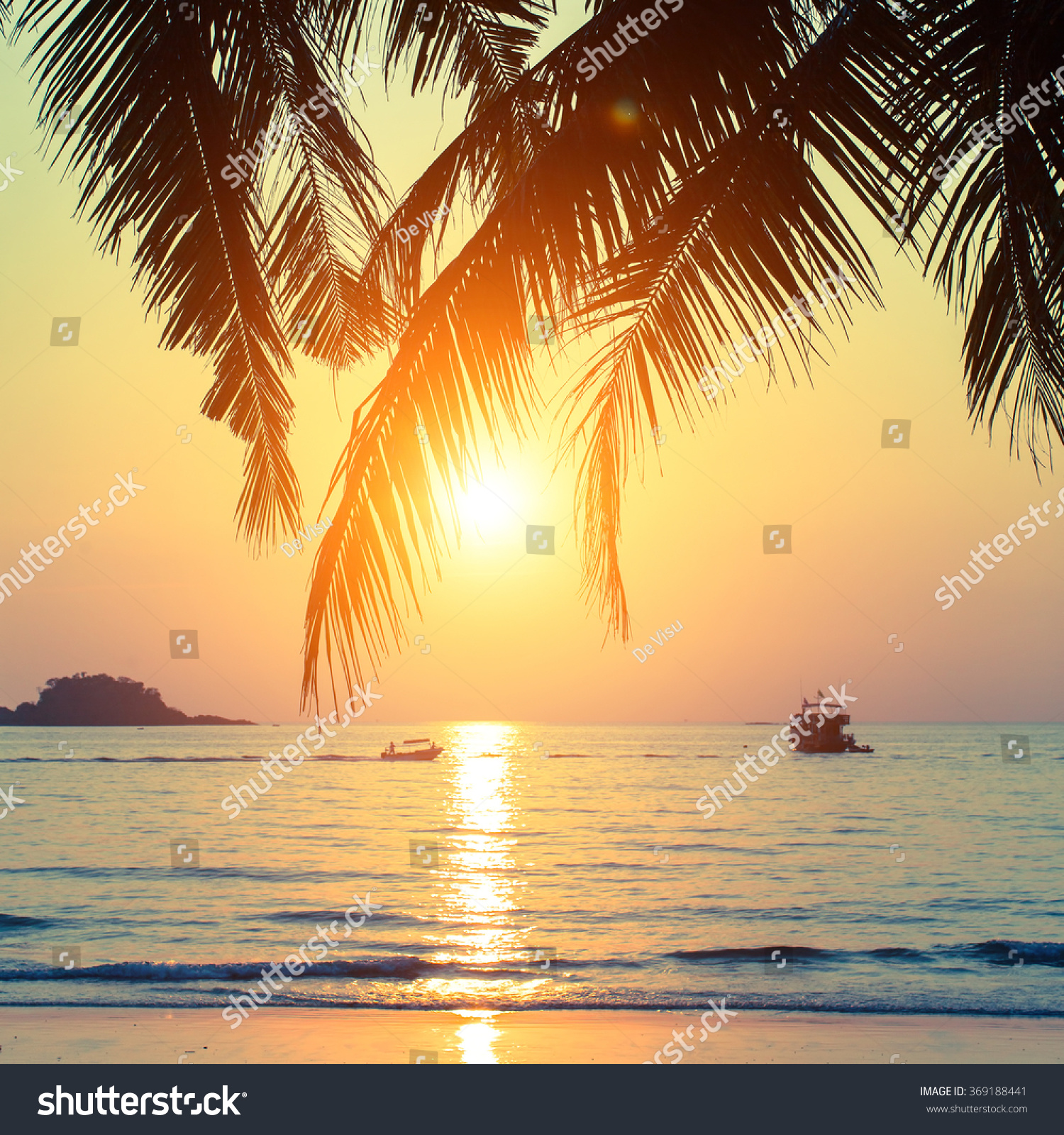 Beautiful sunset on the tropical coast.