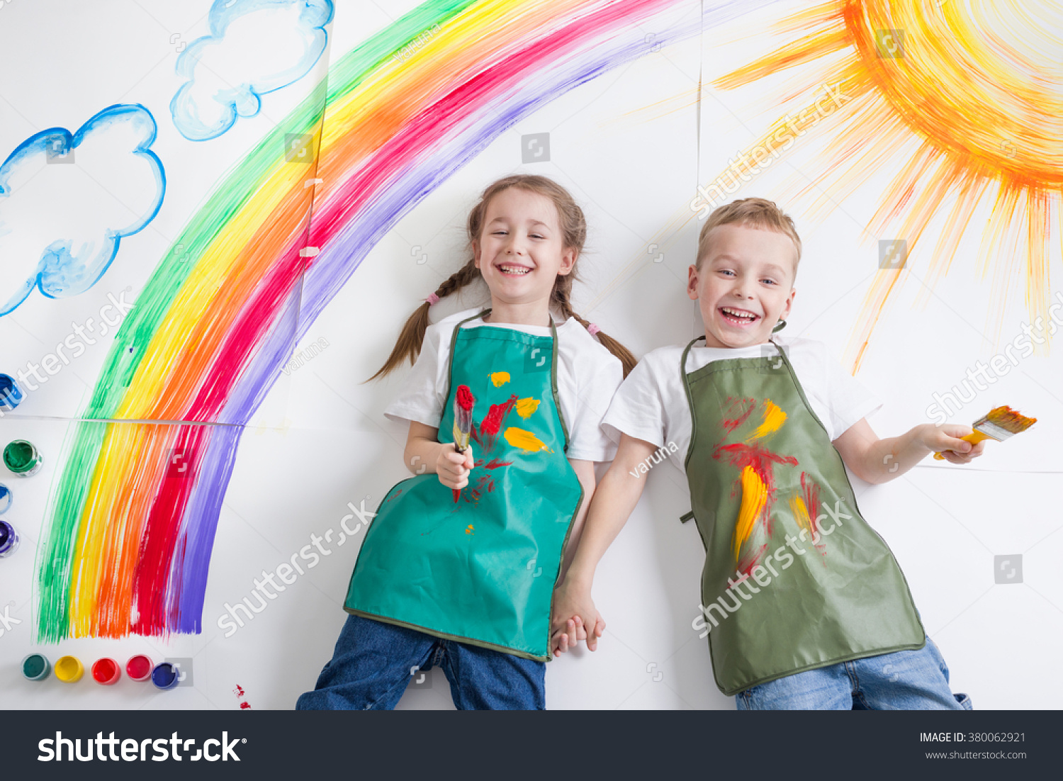 kids painting rainbow