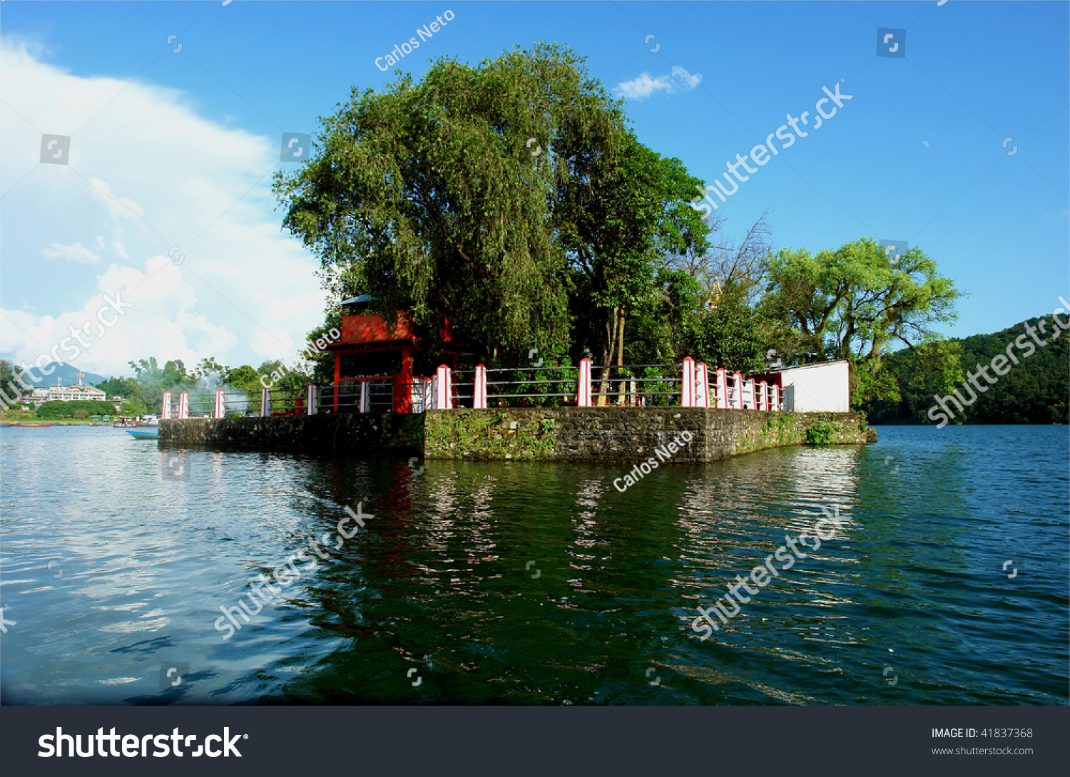 Temple in   Pokhara´s Fewa Lake  Nepal