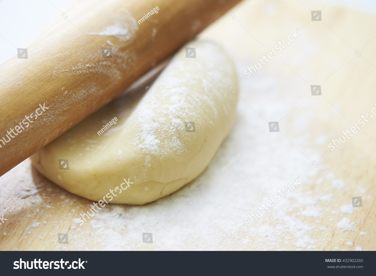 kneading dough with stick_站酷海洛_正版图片_视频_字体_音乐素材