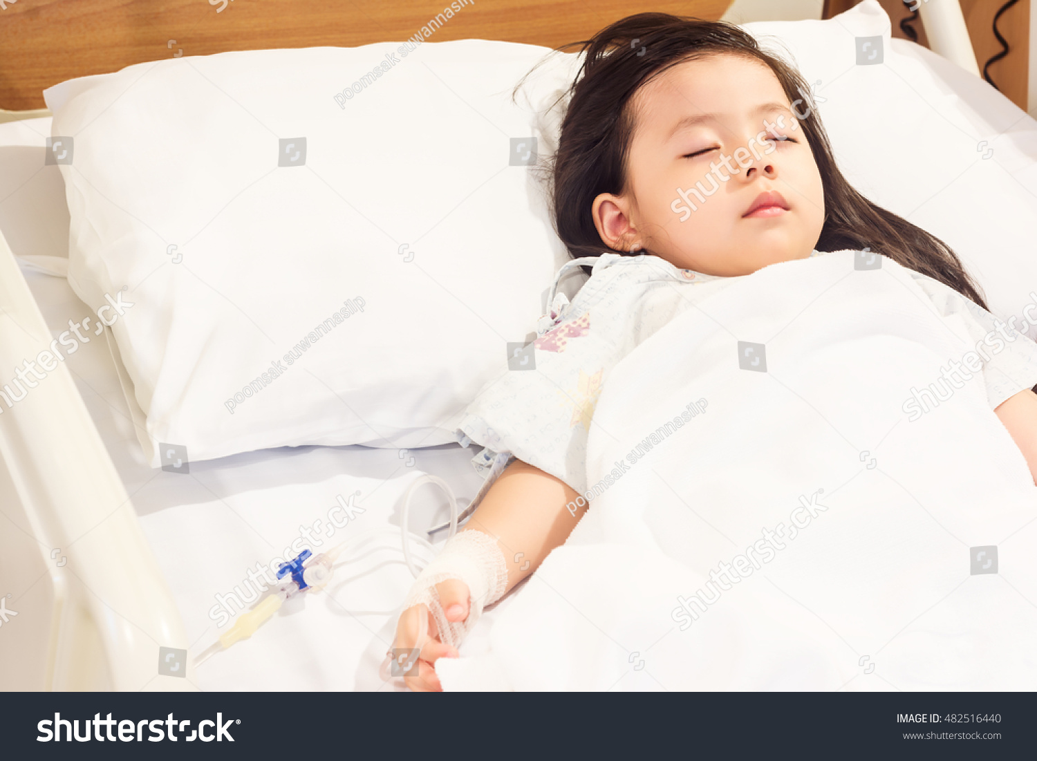 Asian girls sick in the hospital.