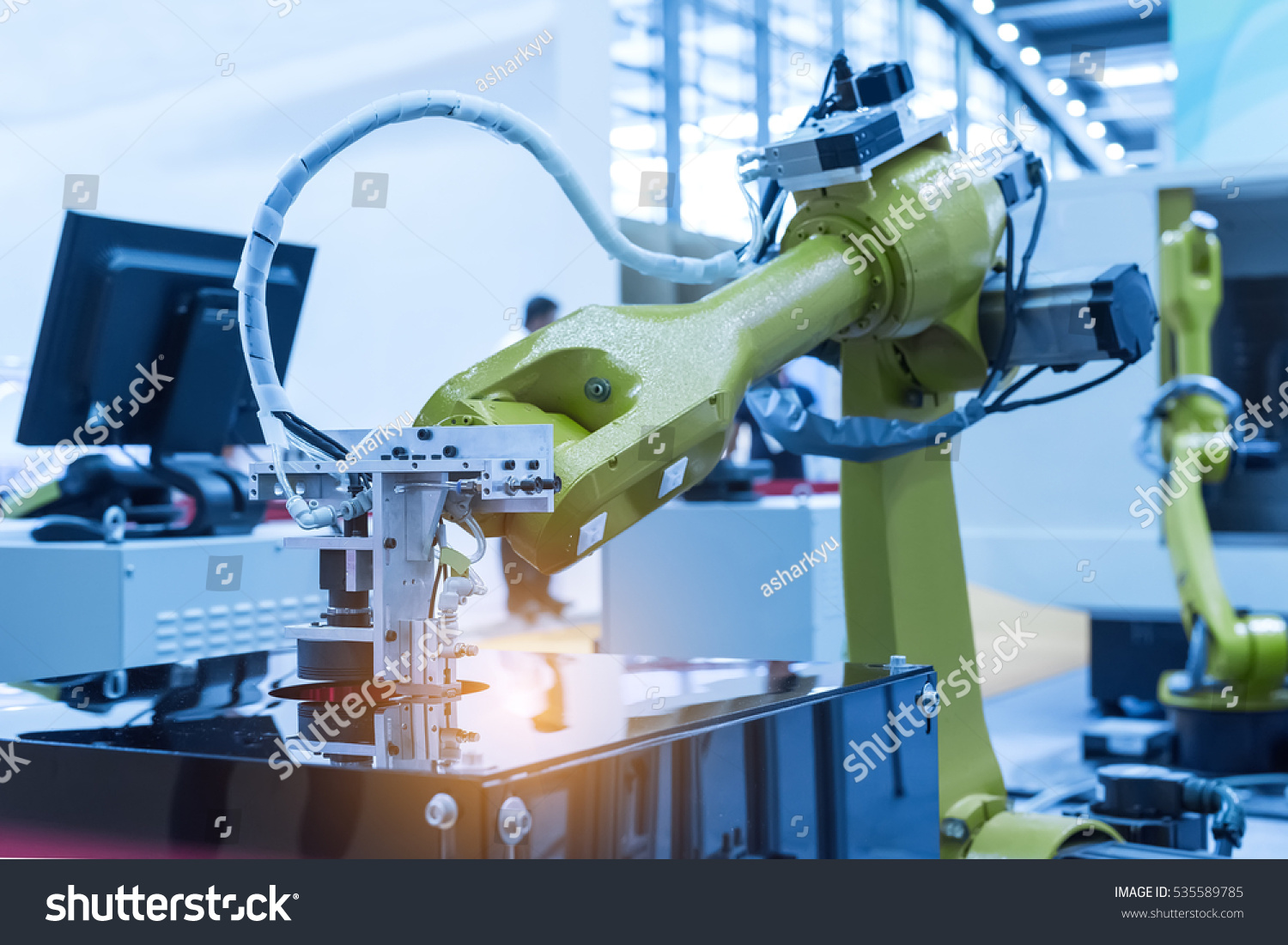 Robotic machine vision system in factory