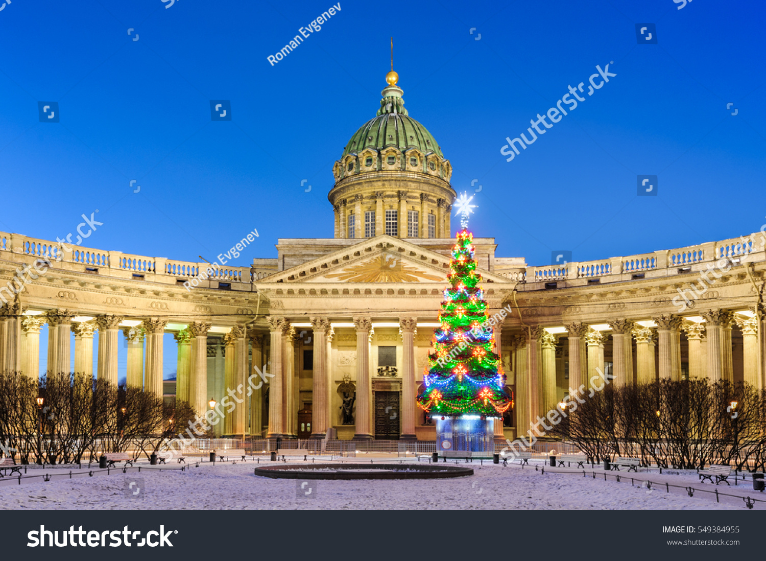 Christmas tree near Kazan Cathedral   St Petersburg  Russia
