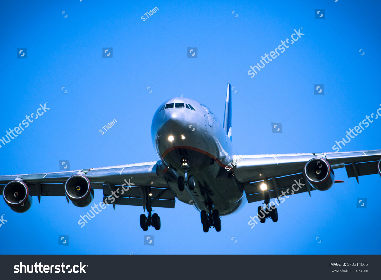jet airplane flying overhead close