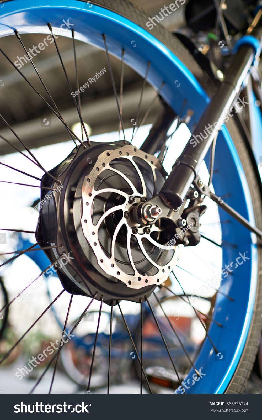 Front wheel electric bike with engine and brake disk closeup
