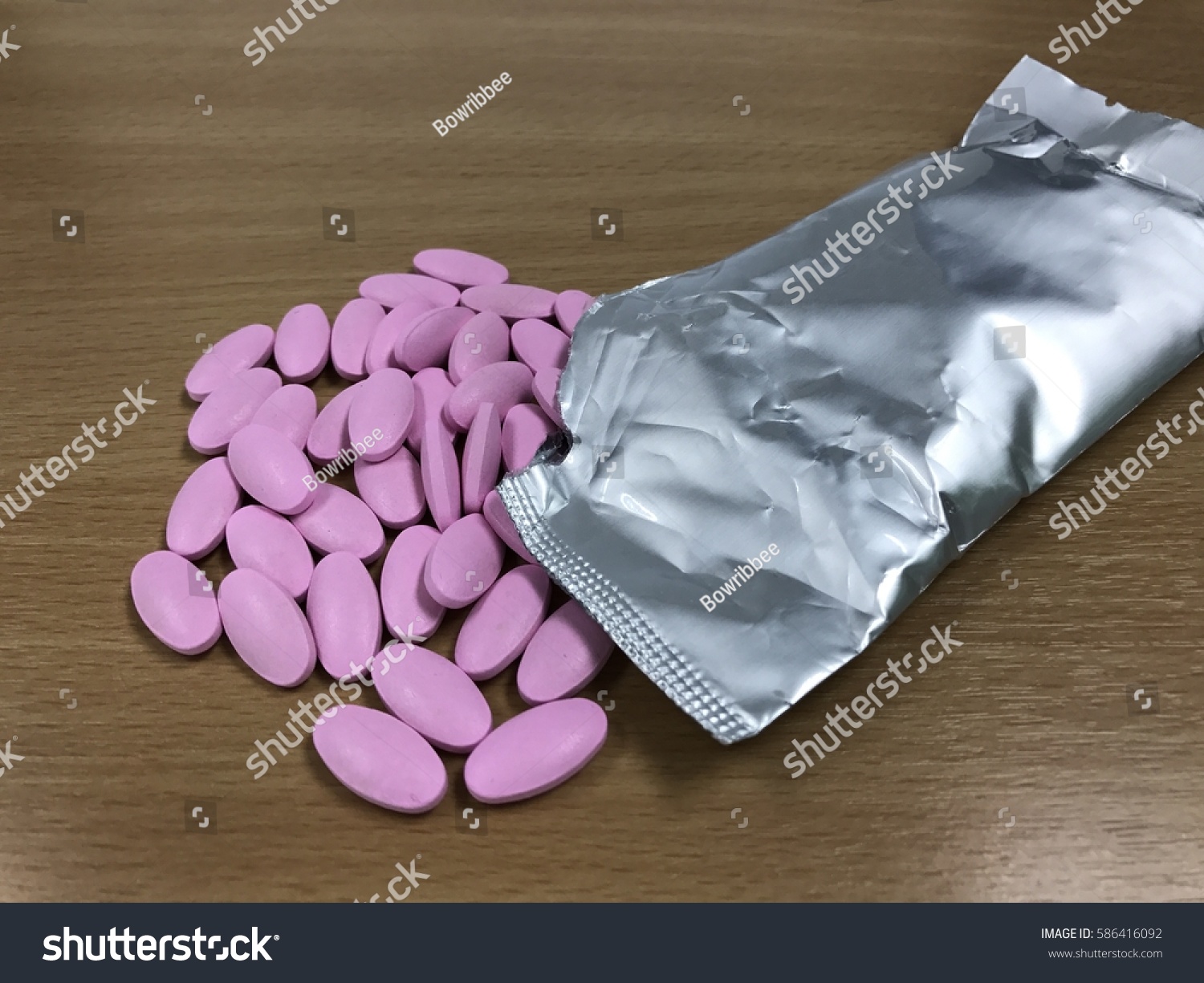 multivitamins food supplement pink tablet in aluminum foil sache