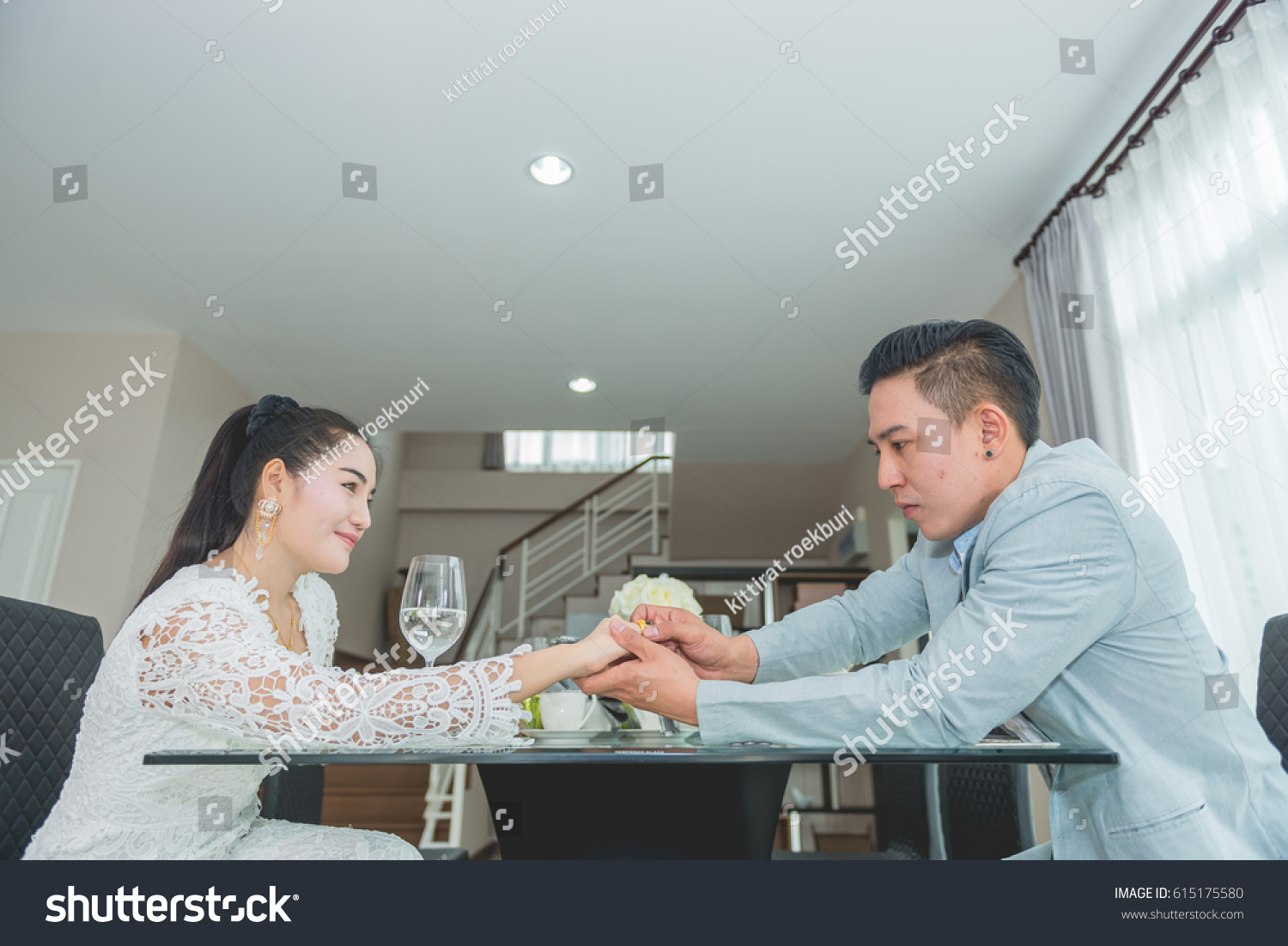 Picture of man wearing gold ring The left ring finger of his lover