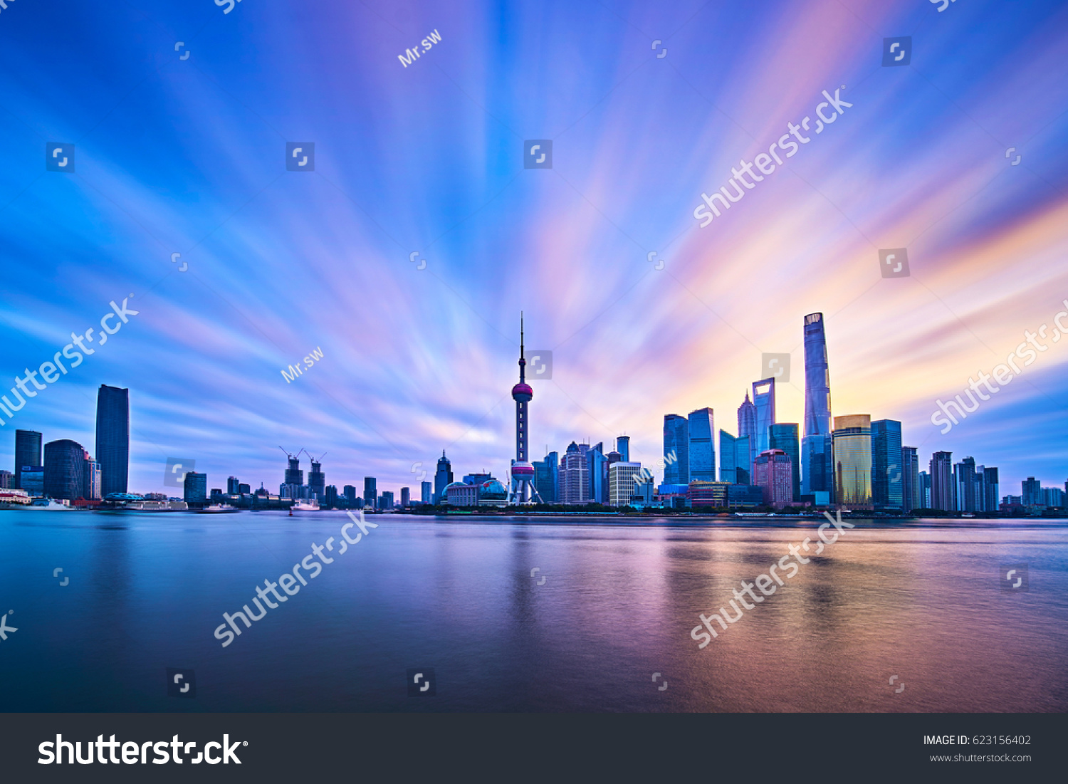 中国上海天际线日出