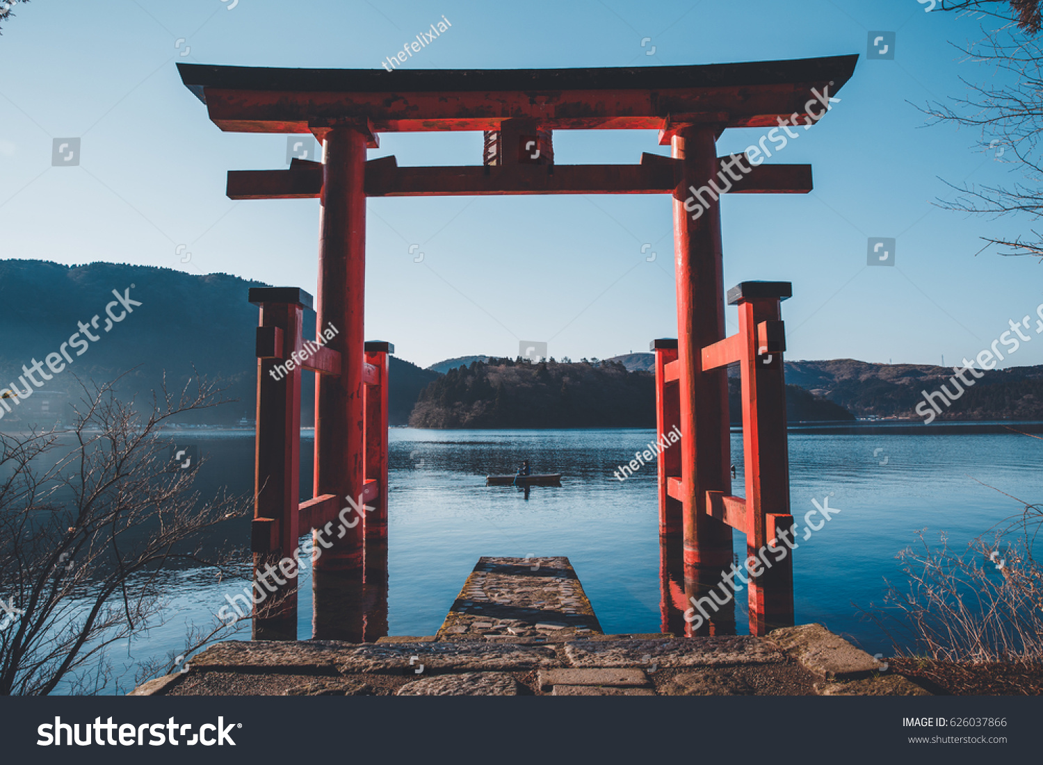 Morning Hakone Shrine