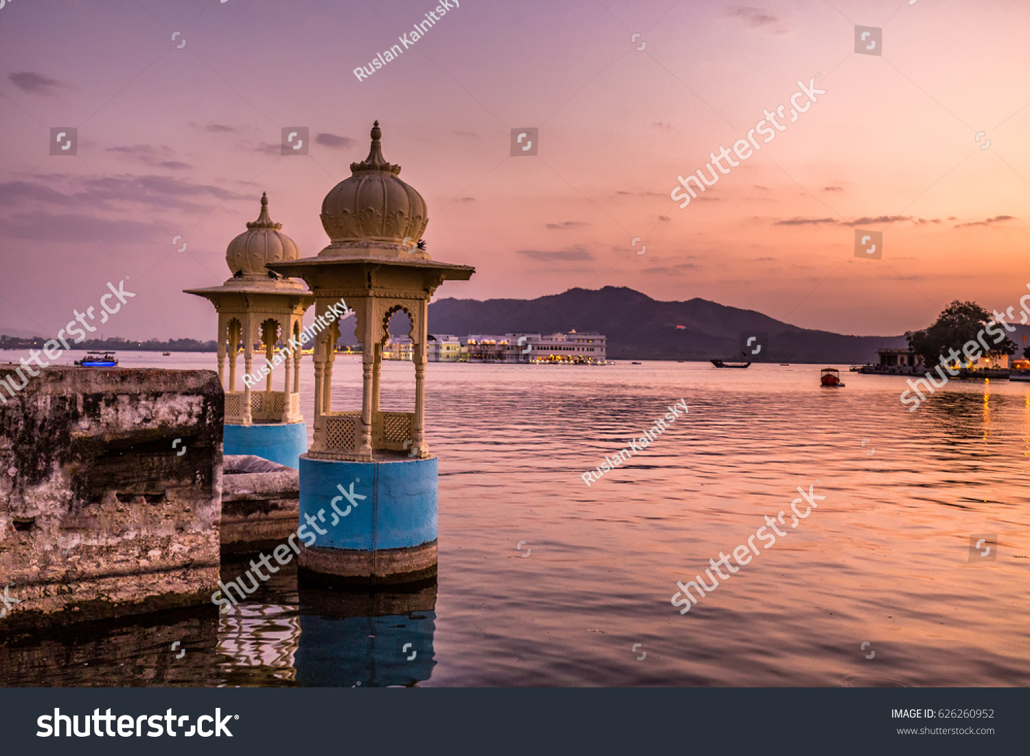 Lake Pichola and Taj Lake Palace   Udaipur  Rajasthan  India  Asia.