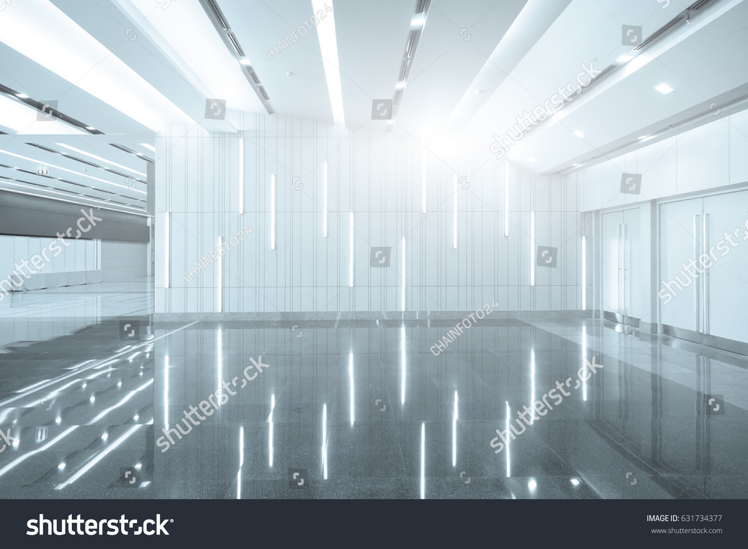 Empty space (empty wall in a bright room)