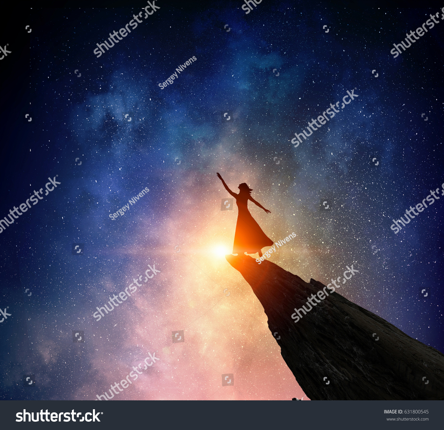 女商人反对星空。混合媒体