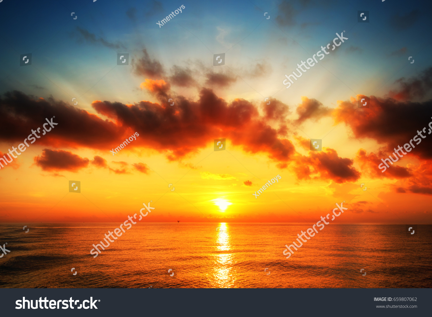 Sea and sky in sun set time