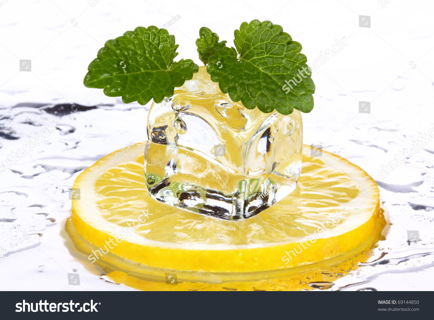 lemon and ice cubes