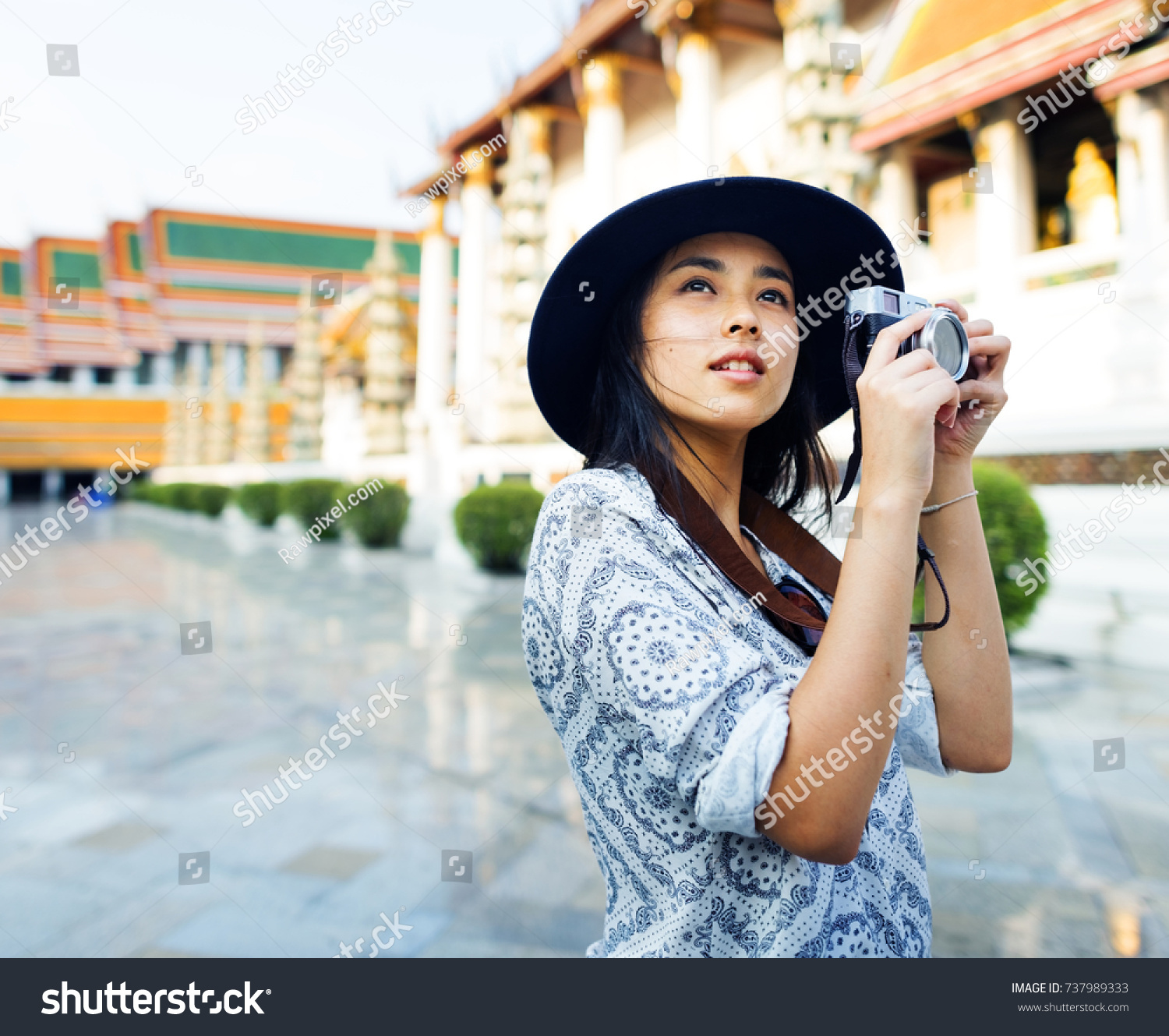 The solo Asian female traveler