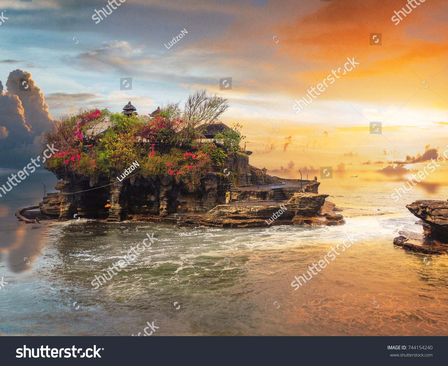 Tanah Lot Temple - Bali  Indonesia 