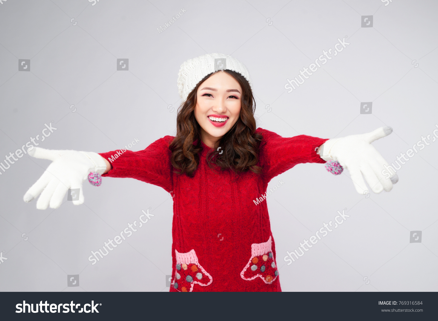 Portrait of beauty winter asian girl in knitted woolen clothing hat