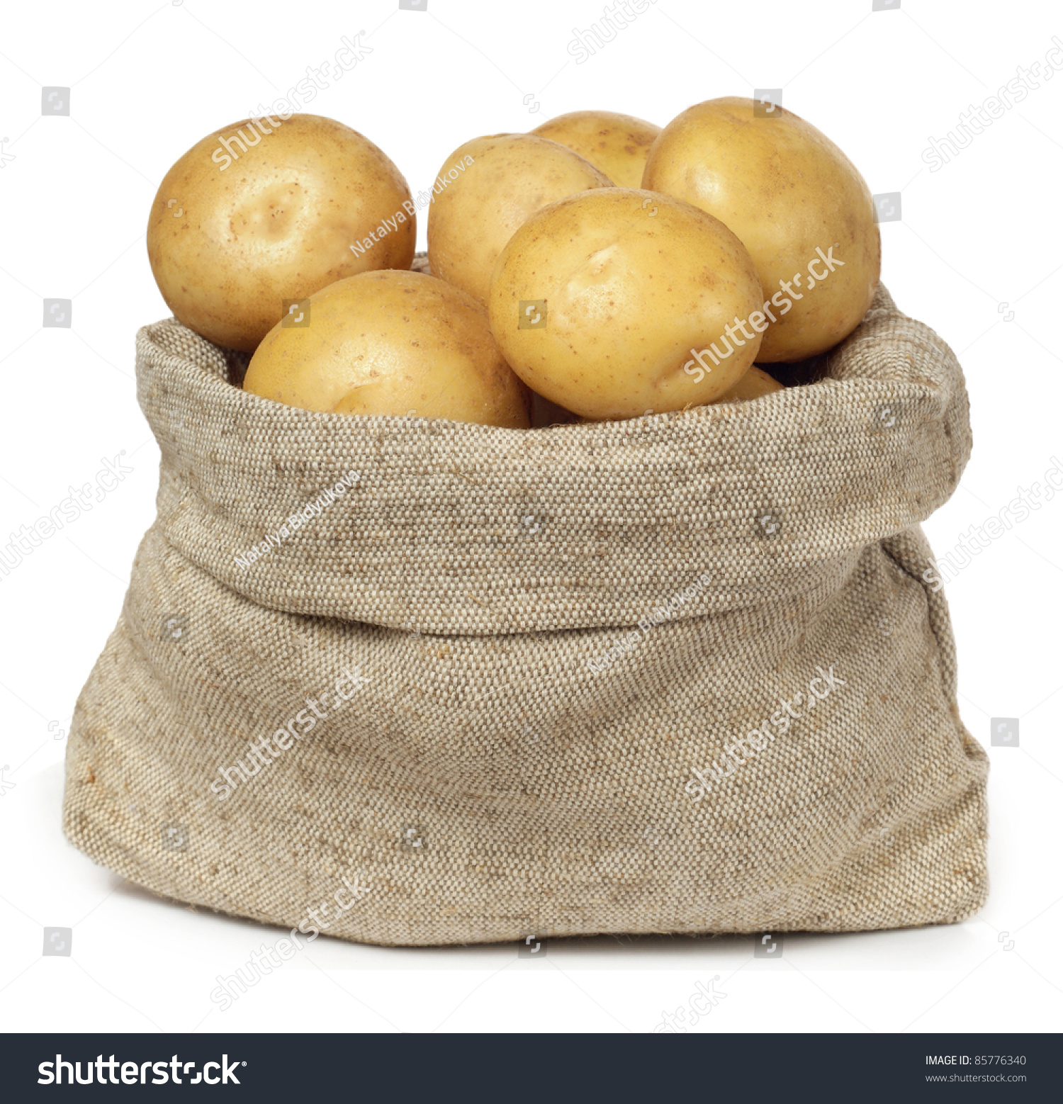 potatoesinburlapsackonwhitebackground
